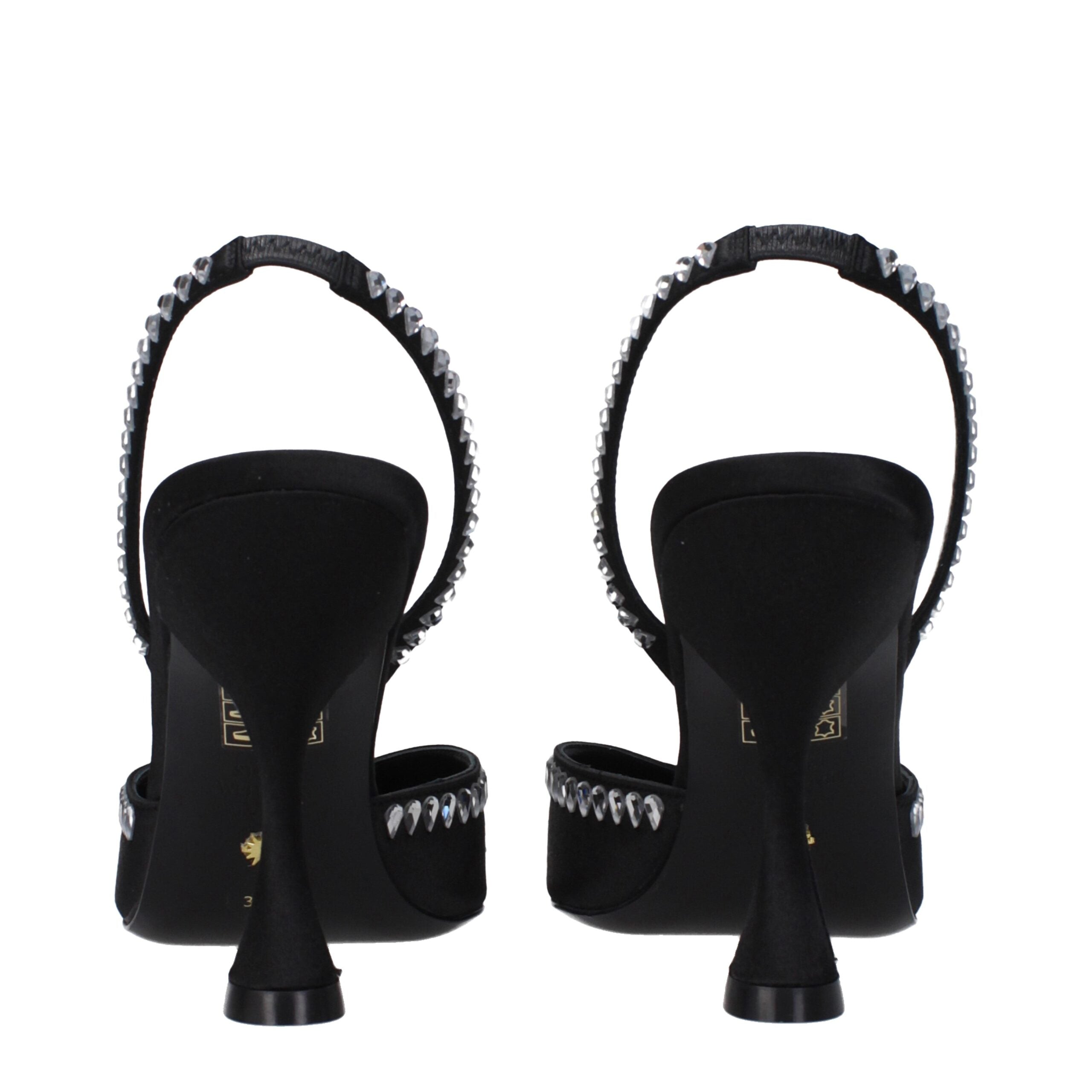 صندل ستيوارت ويتزمان ذو الكعب العالي من الساتان الأسود