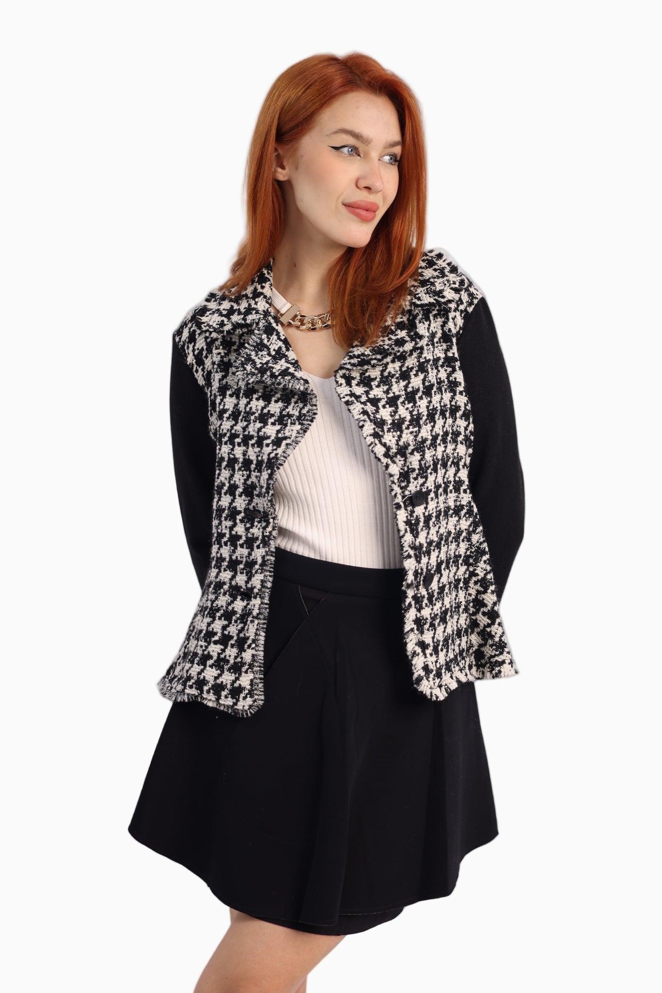 Woman wearing Siste’s Pull Jacket black & white houndstoot patterned jacket