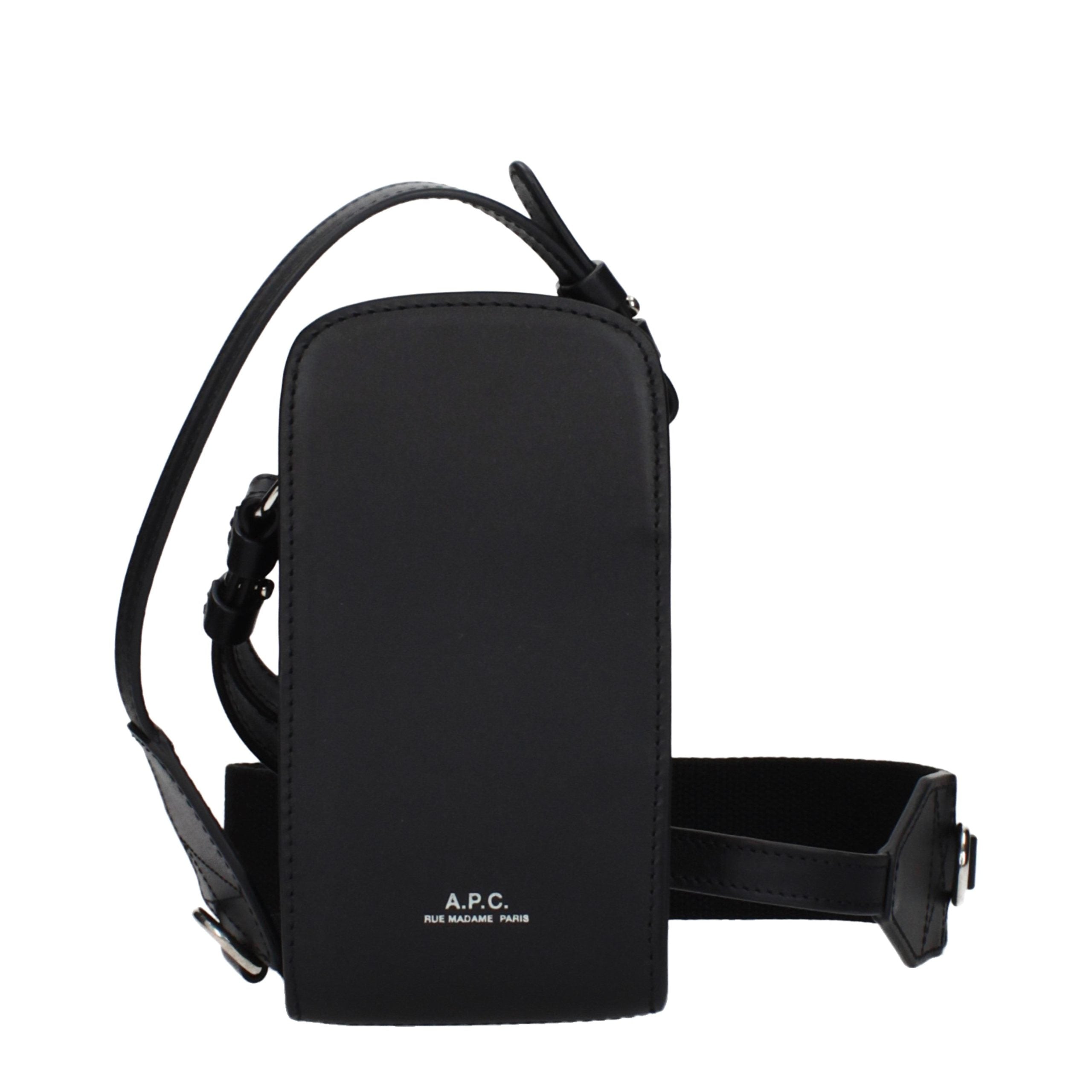 حقيبة كتف جلدية سوداء من A.P.C.