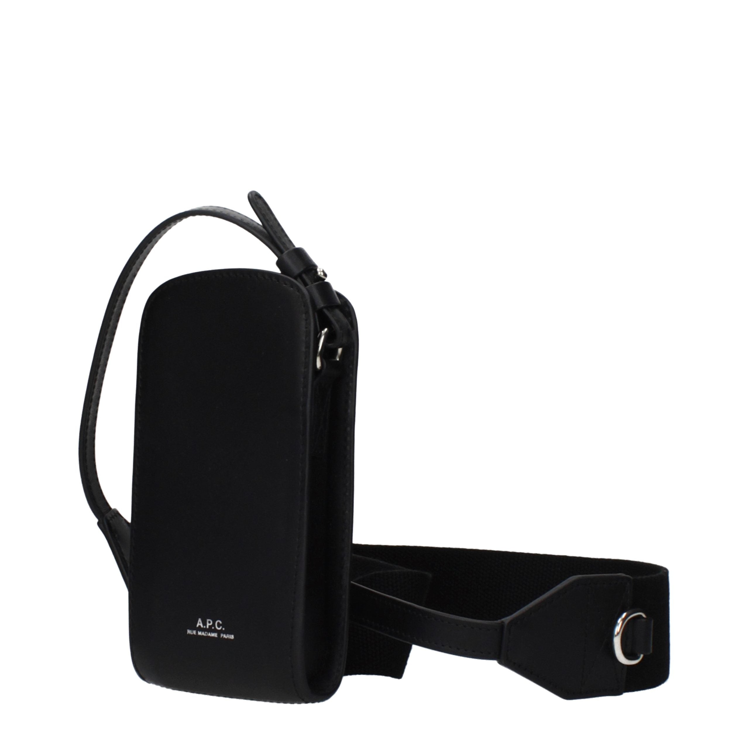 حقيبة كتف جلدية سوداء من A.P.C.