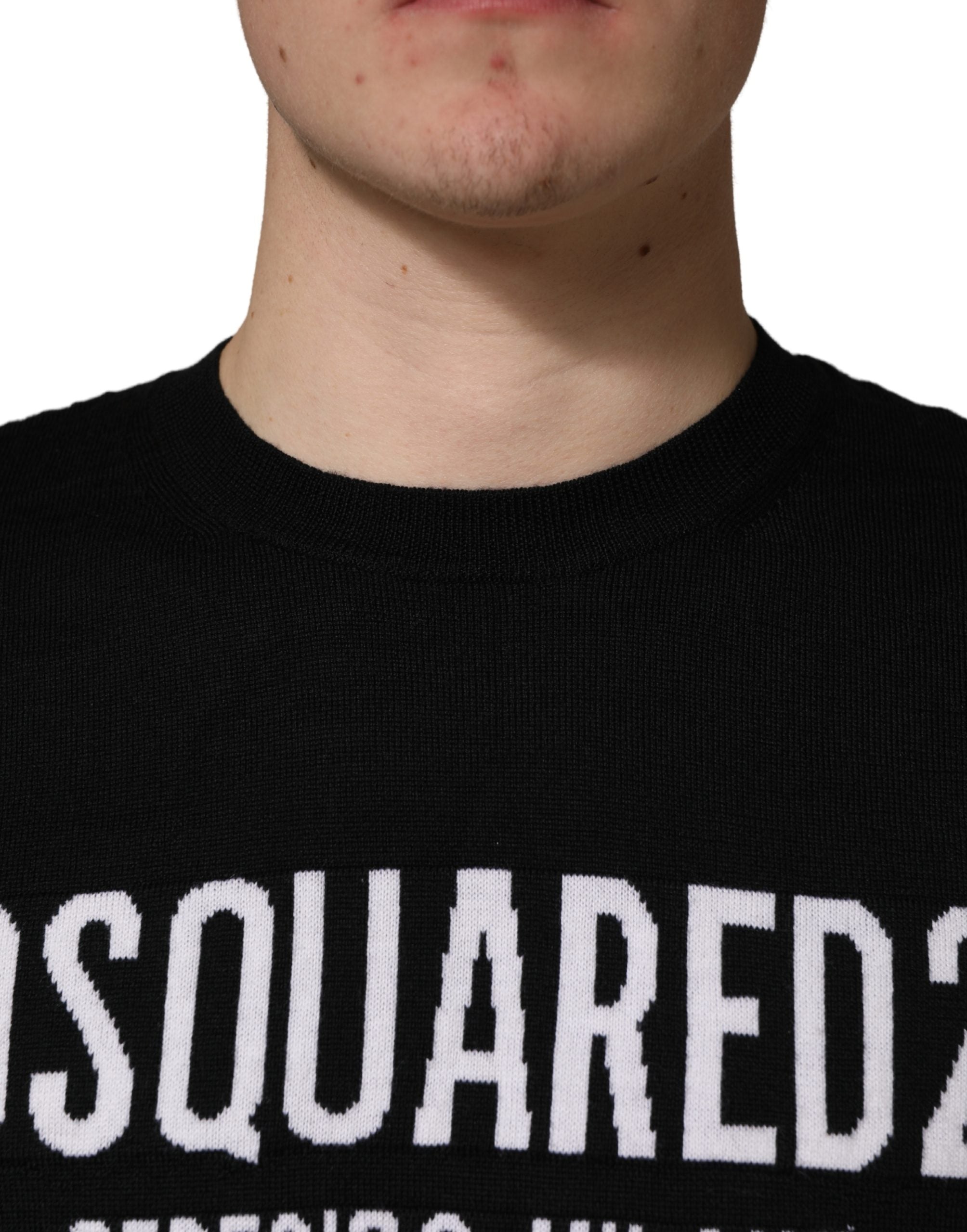 كنزة رجالي محبوكة برقبة دائرية وشعار Dsquared² باللون الأسود