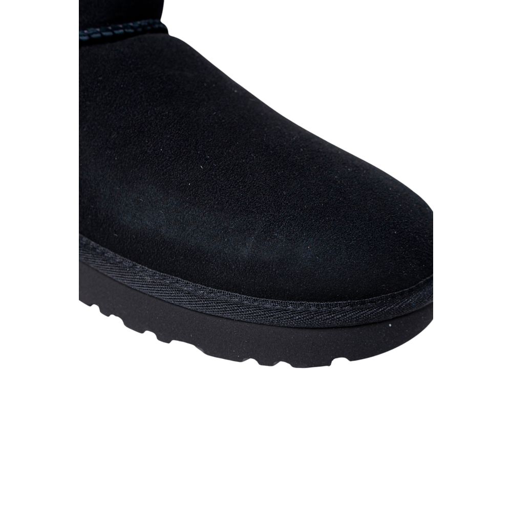 حذاء UGG أسود من جلد الغزال يصل إلى الكاحل