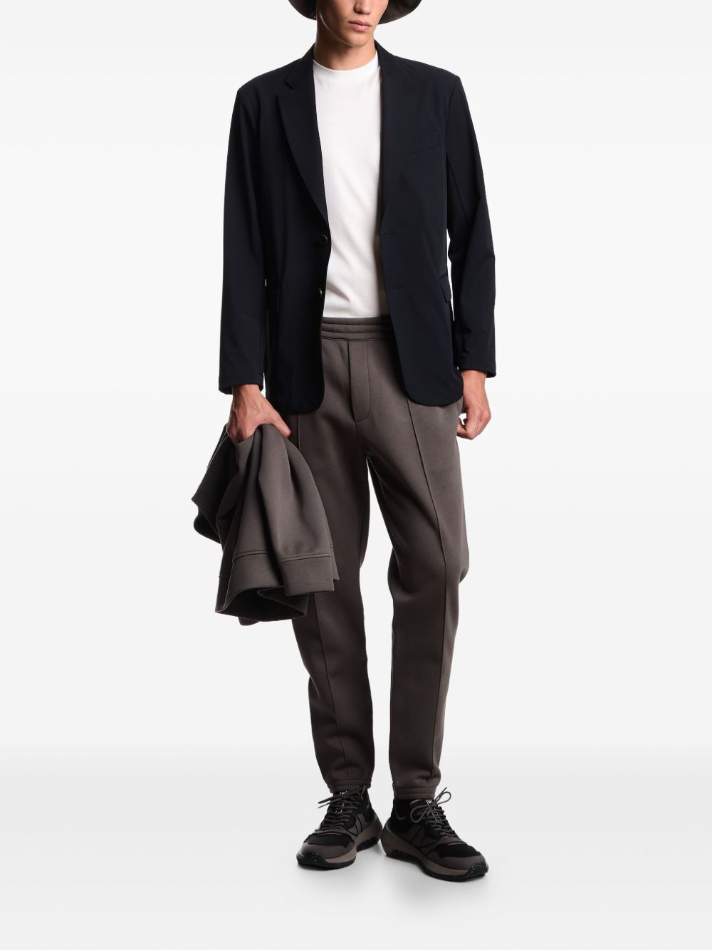 تيشيرتات وبولو بيضاء من إمبوريو أرماني (EMPORO IARMANI CAPSULE)