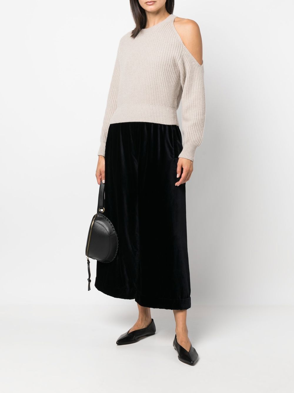 دانييلا جريجيس دانييلا جريجيس بنطلون أزرق