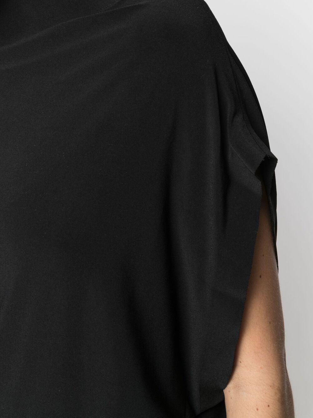 نورما كمالي نورما كمالي توب أسود