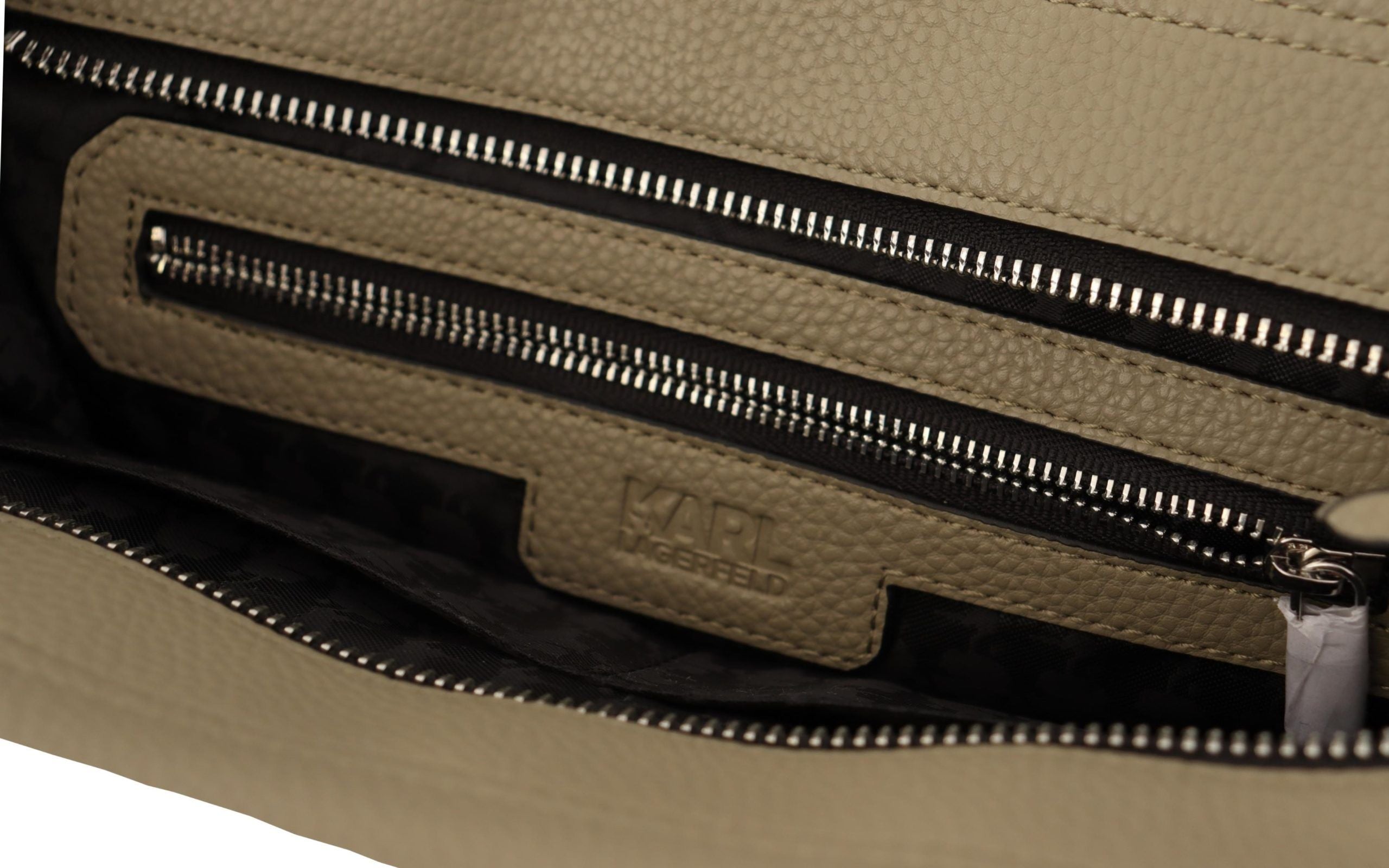 حقيبة كارل لاغرفيلد الجلدية الساحرة باللون الأخضر المريمية