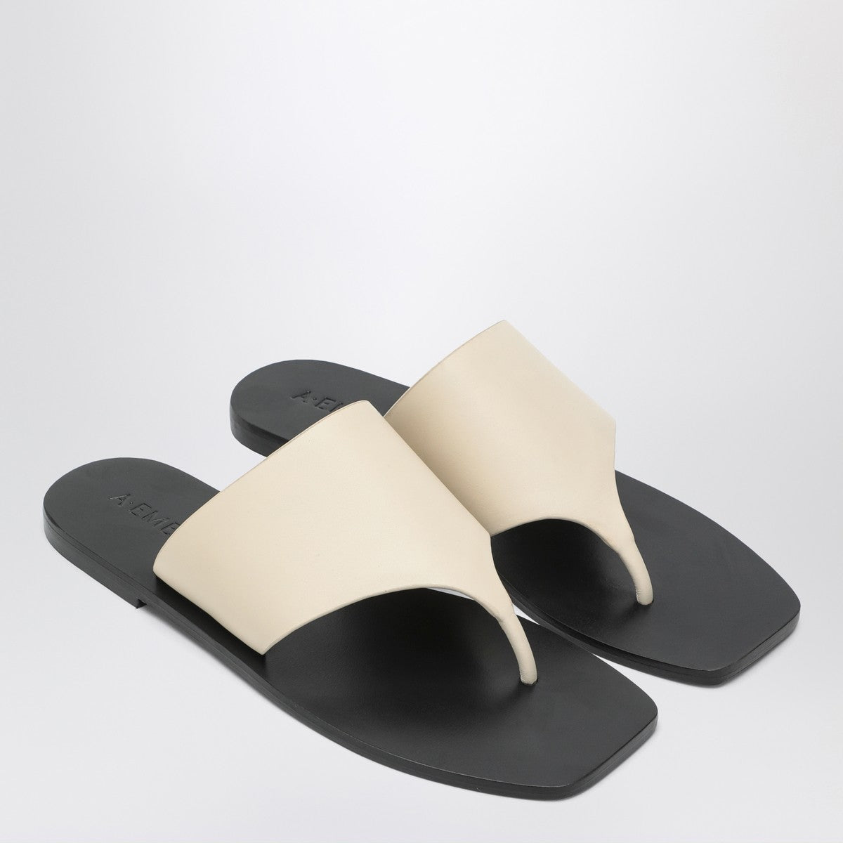 A.EMERY A.EMERY The Paton Sandals ivory in leather