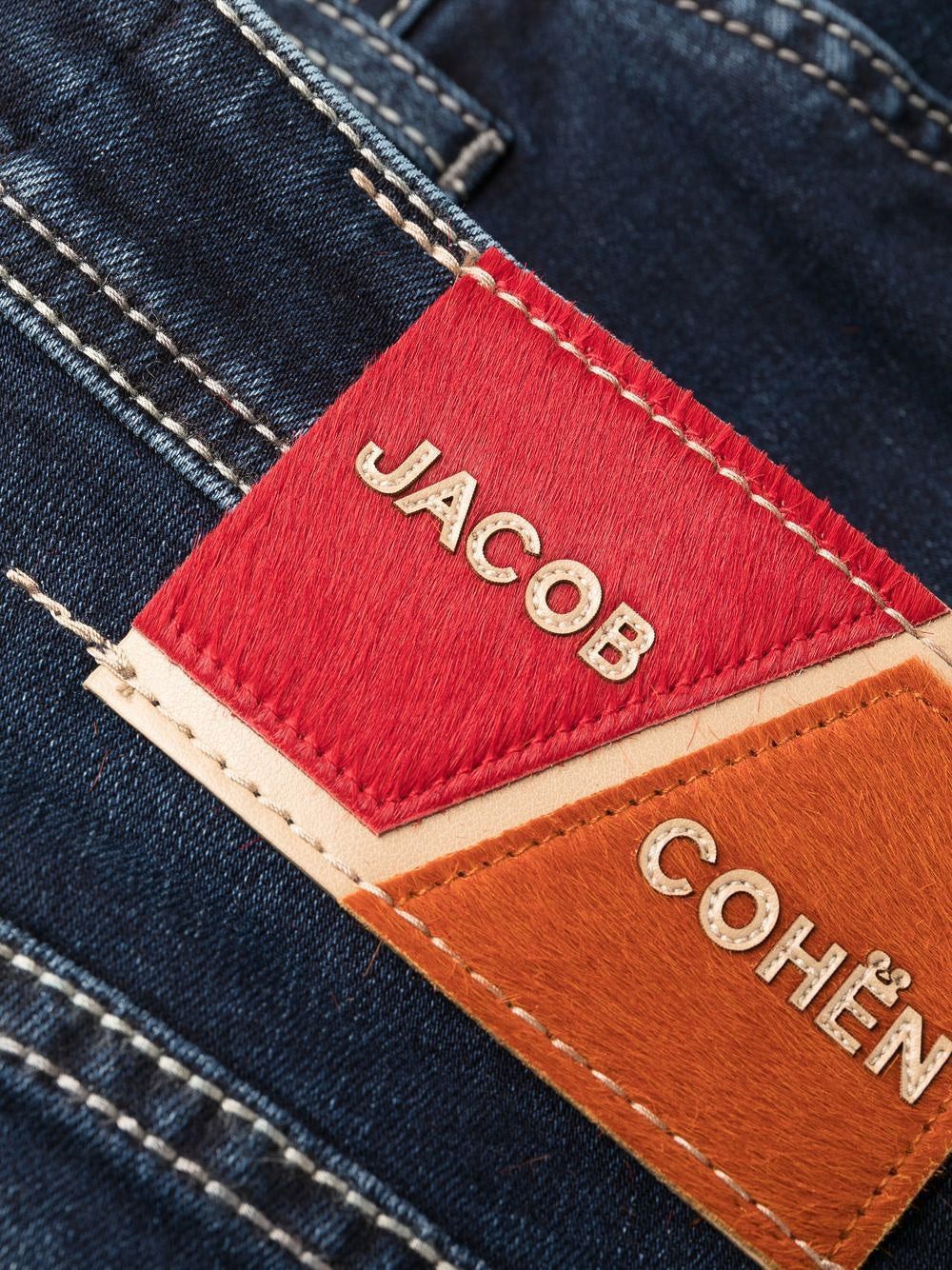 بنطلون جينز أزرق أنيق من Jacob Cohen مع لمسة من الجلد السويدي