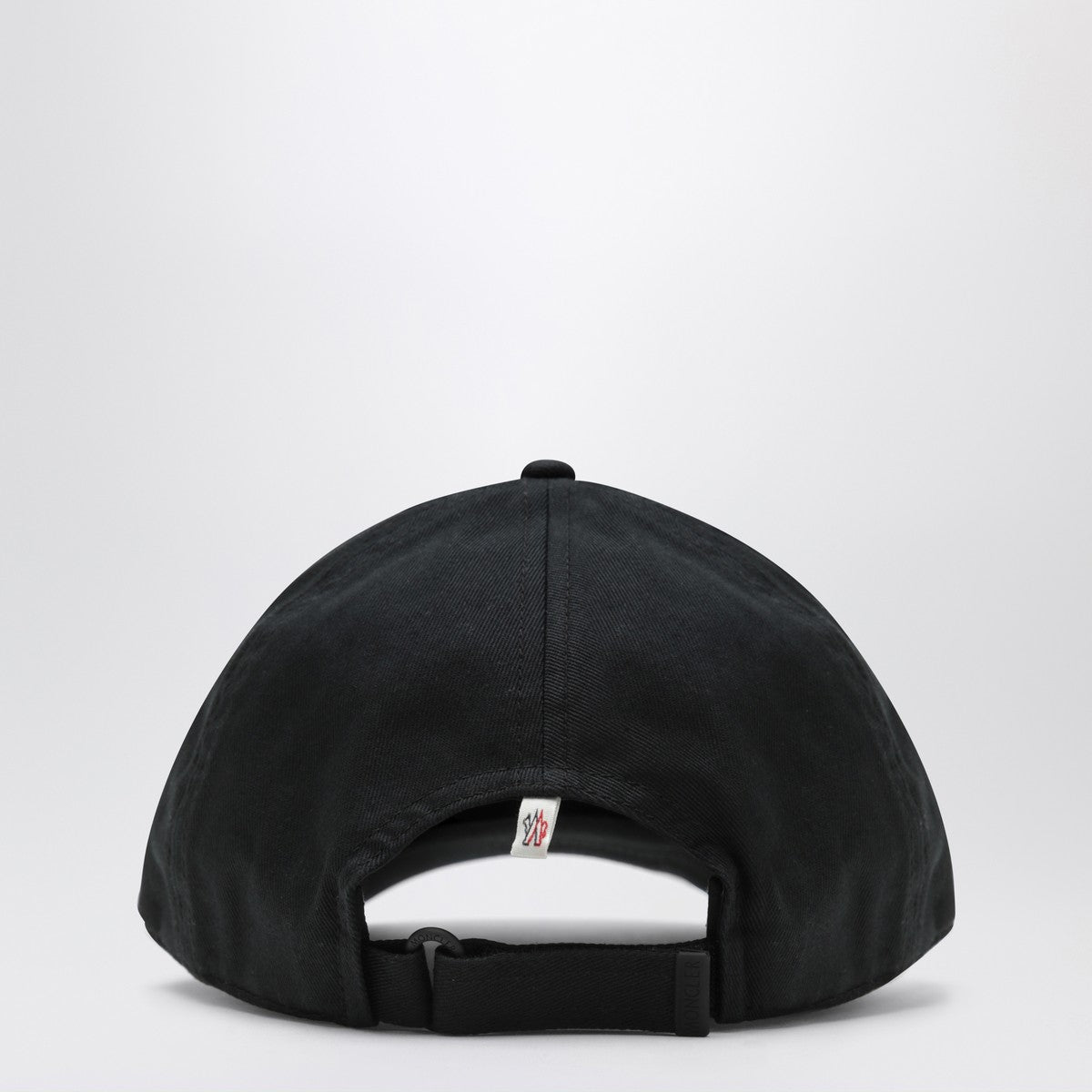 قبعة بيسبول سوداء من مونكلير غرينوبل مزينة بشعار العلامة التجارية
