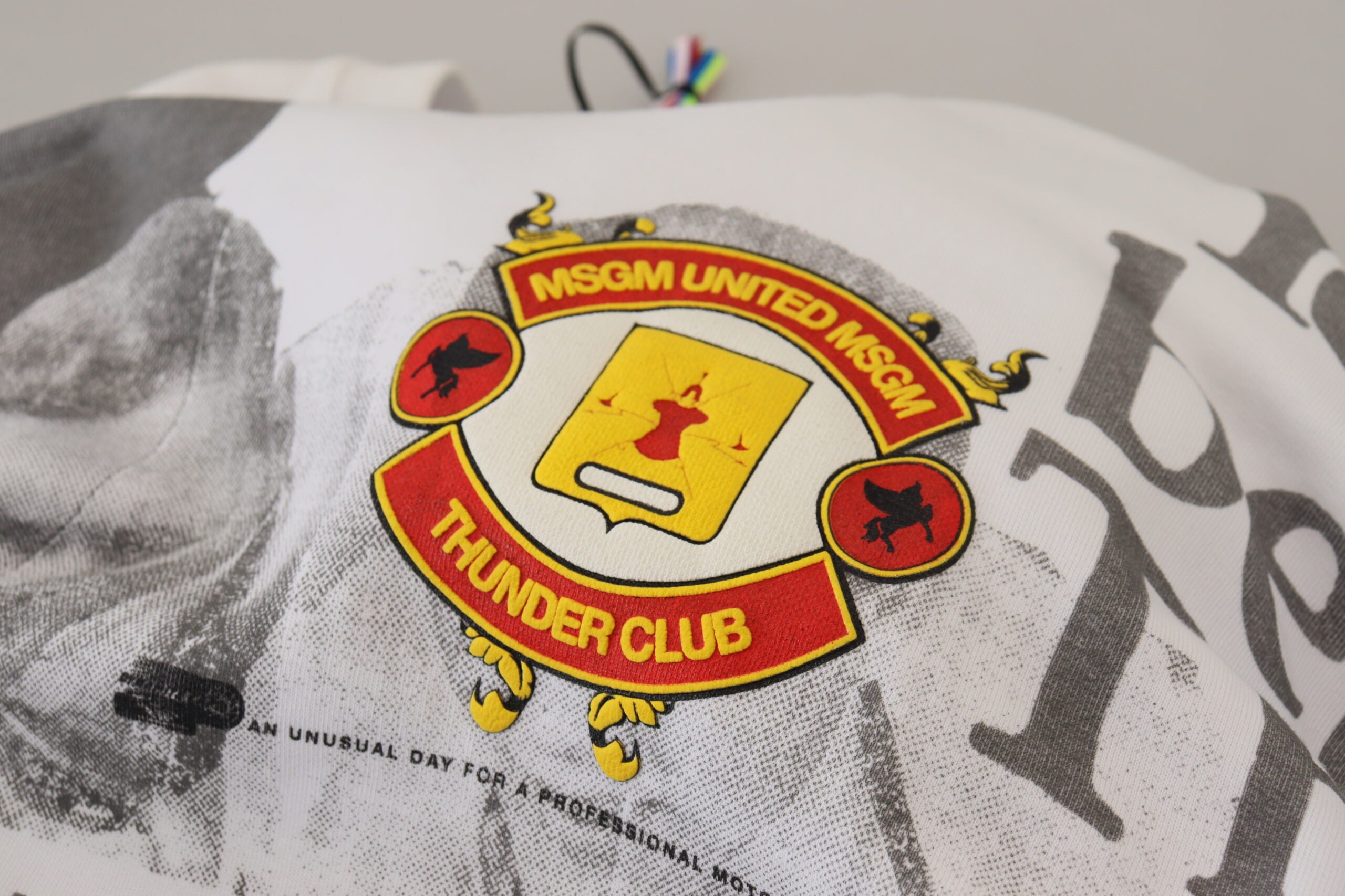 سترة MSGM بيضاء من القطن بياقة دائرية