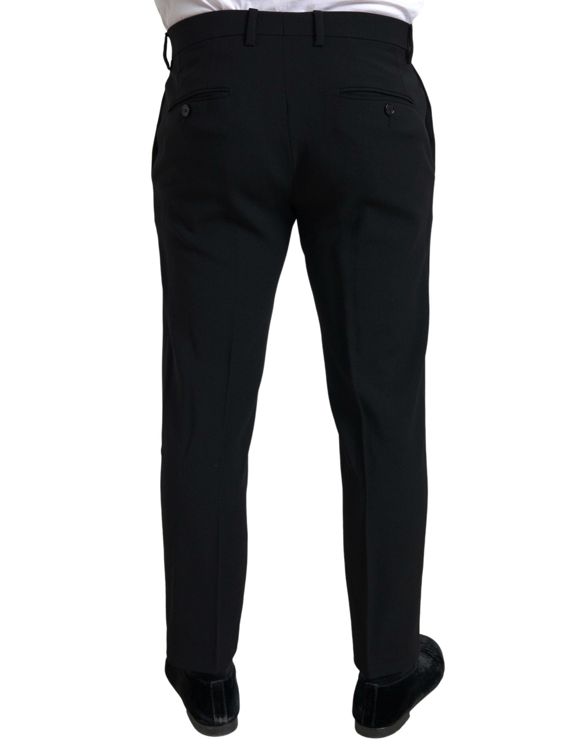 بدلة دولتشي آند غابانا السوداء المكونة من قطعتين ذات صدر مزدوج من سيسيليا