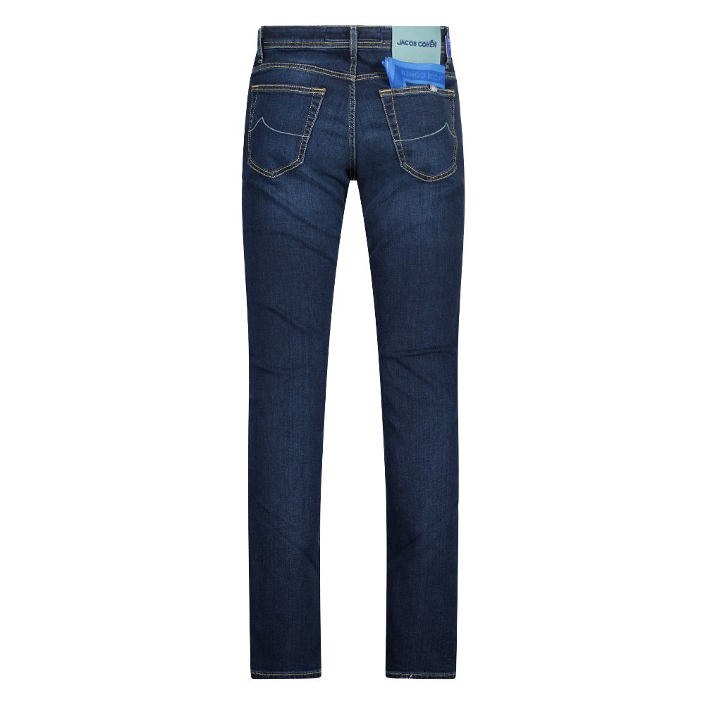 بنطال جينز أزرق داكن أنيق بقصّة Slim Fit