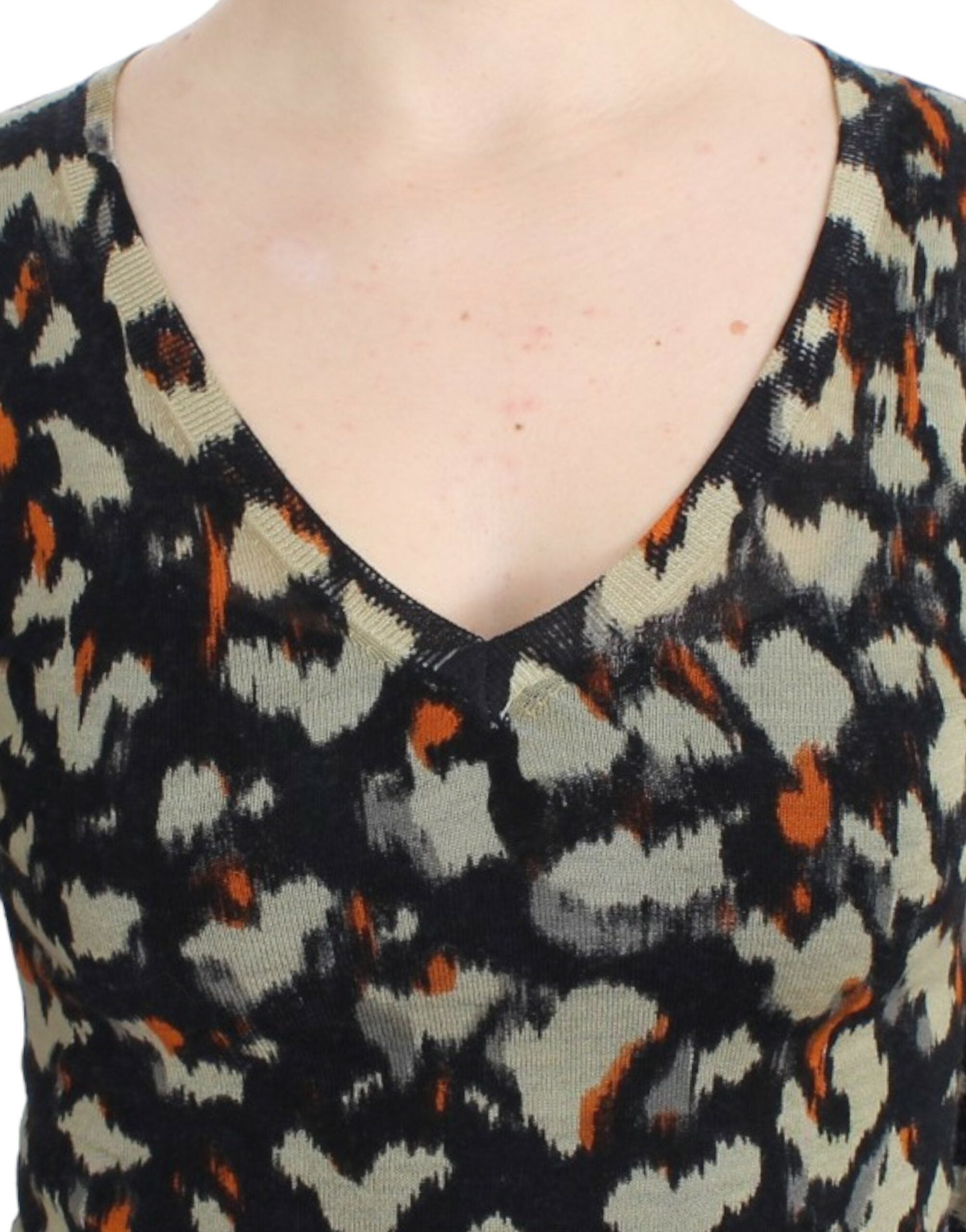 سترة صوفية متعددة الألوان بفتحة رقبة على شكل حرف V من كافالي