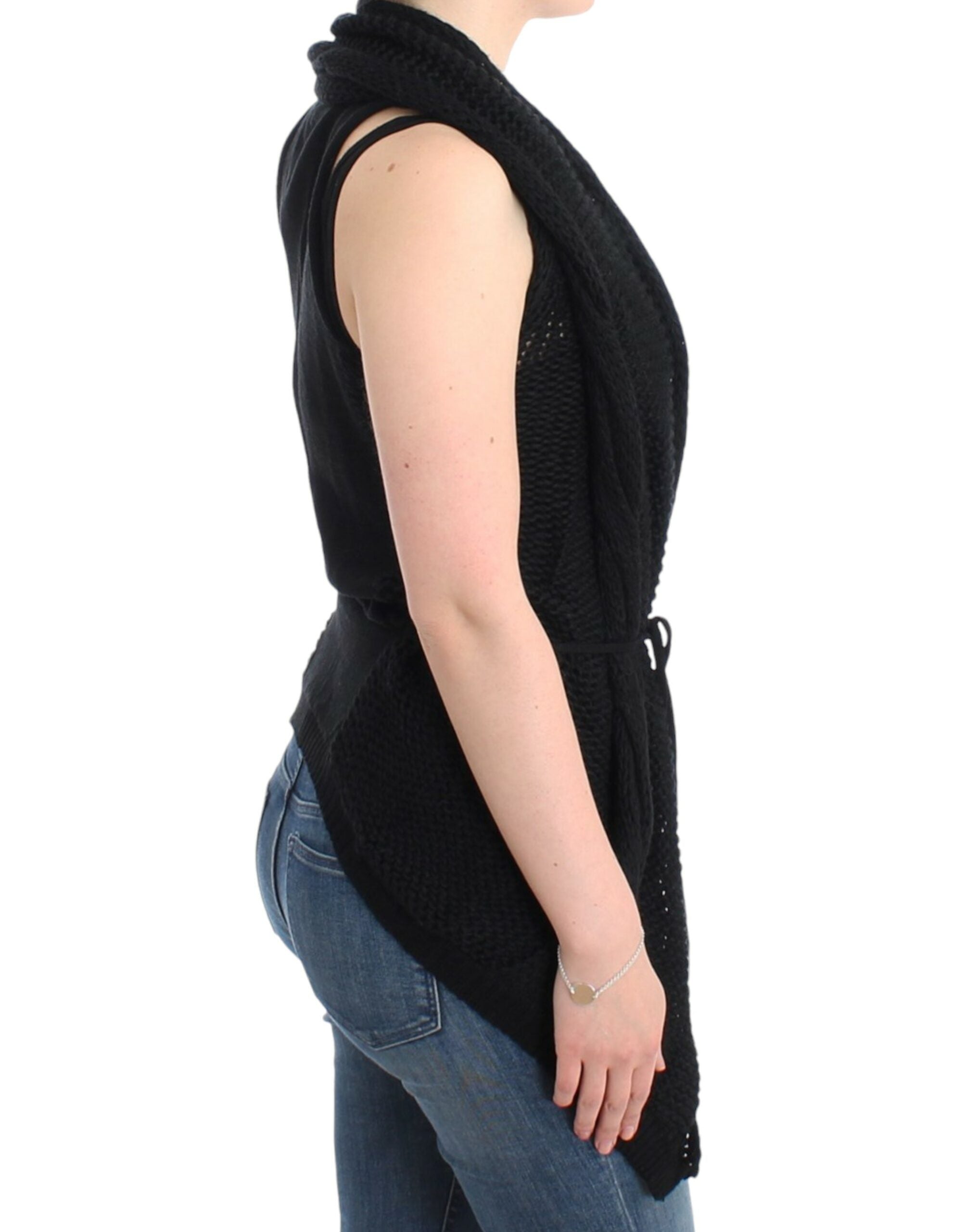 سترة كارديجان سوداء محبوكة بدون أكمام من كوستيوم ناشيونال