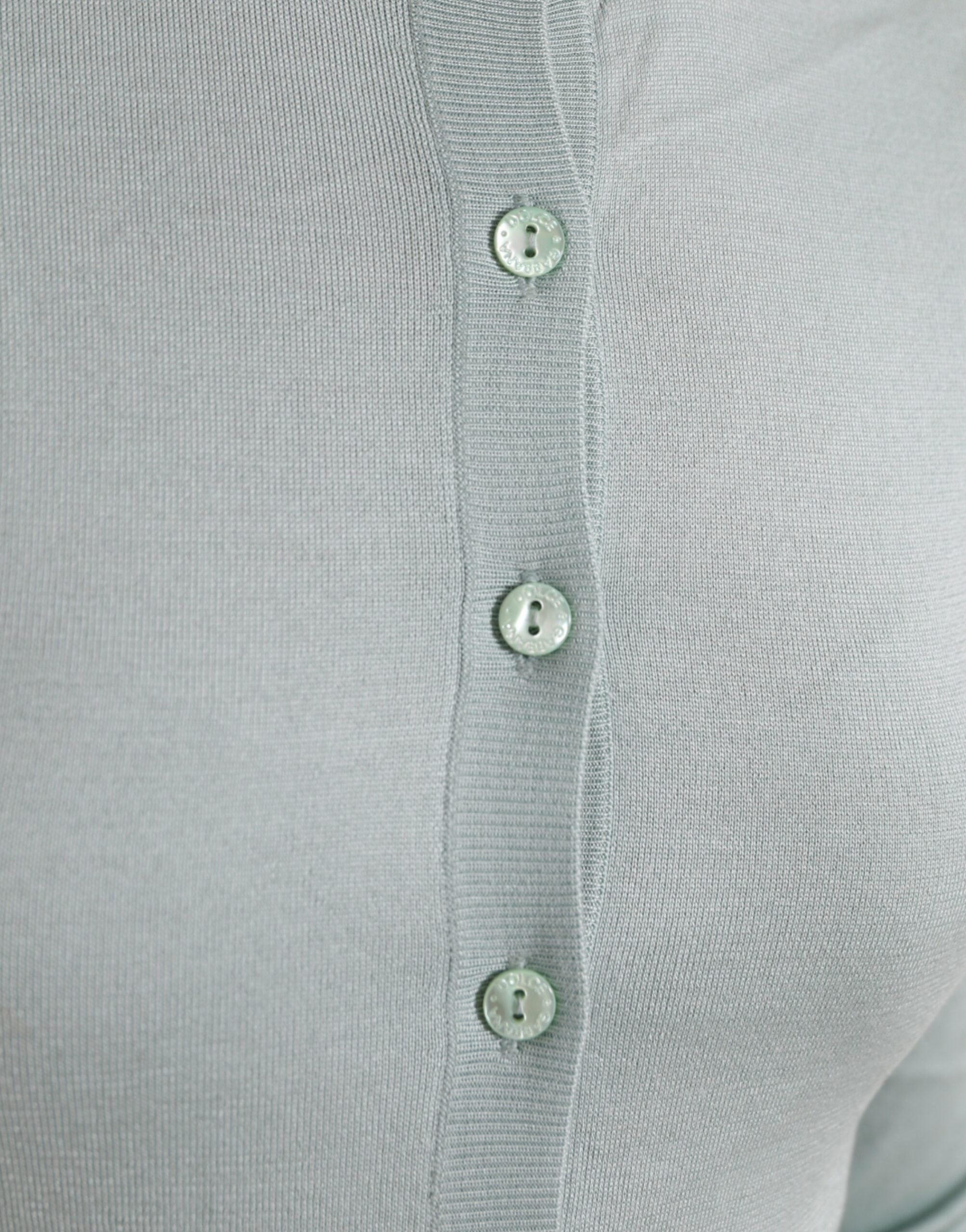 سترة كارديجان من دولتشي آند غابانا باللون الأزرق الفاتح من الحرير بياقة دائرية