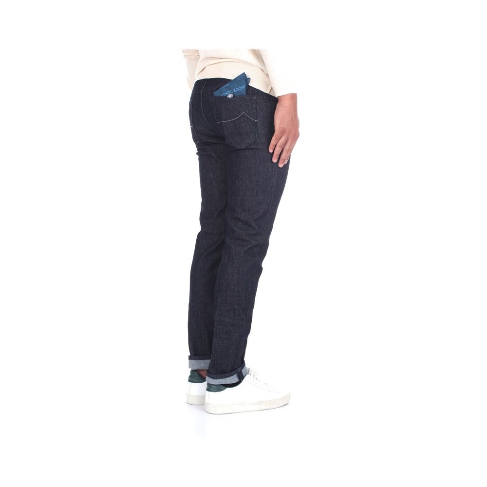 بنطال جينز أنيق بقصة Slim Fit مع تفاصيل جلدية