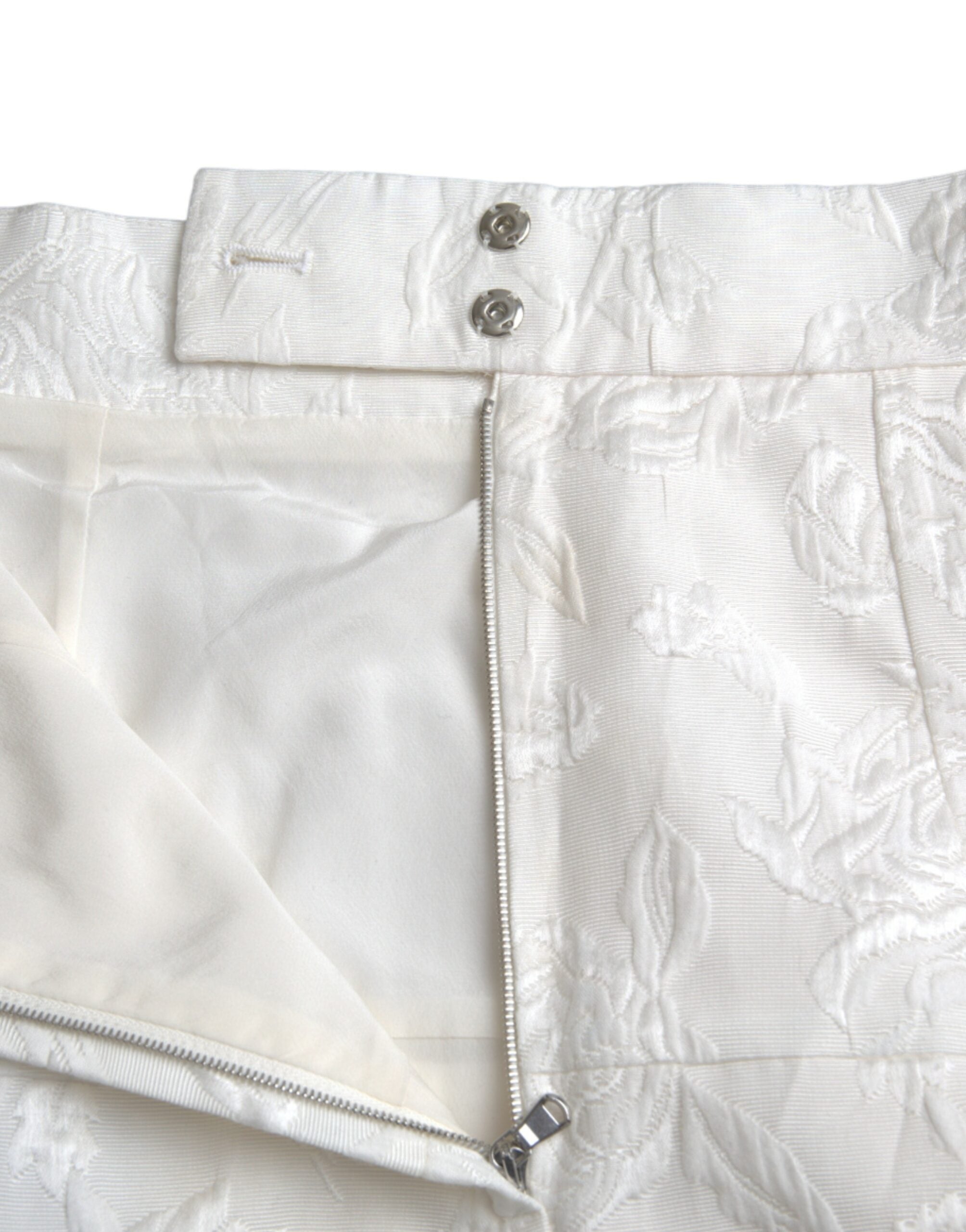 تنورة دولتشي آند غابانا القصيرة المزينة بالبروكار والزهور البيضاء