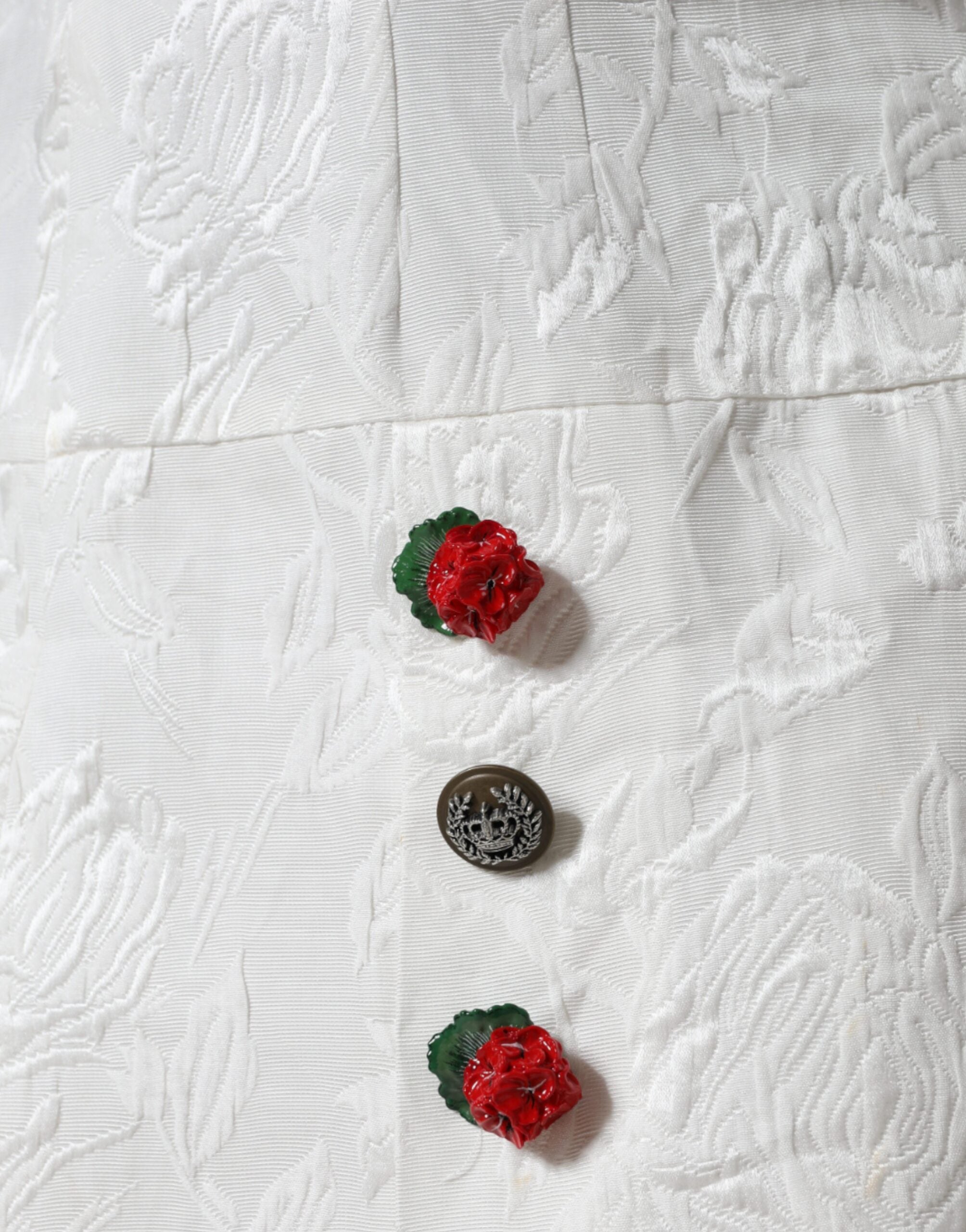 تنورة دولتشي آند غابانا القصيرة المزينة بالبروكار والزهور البيضاء