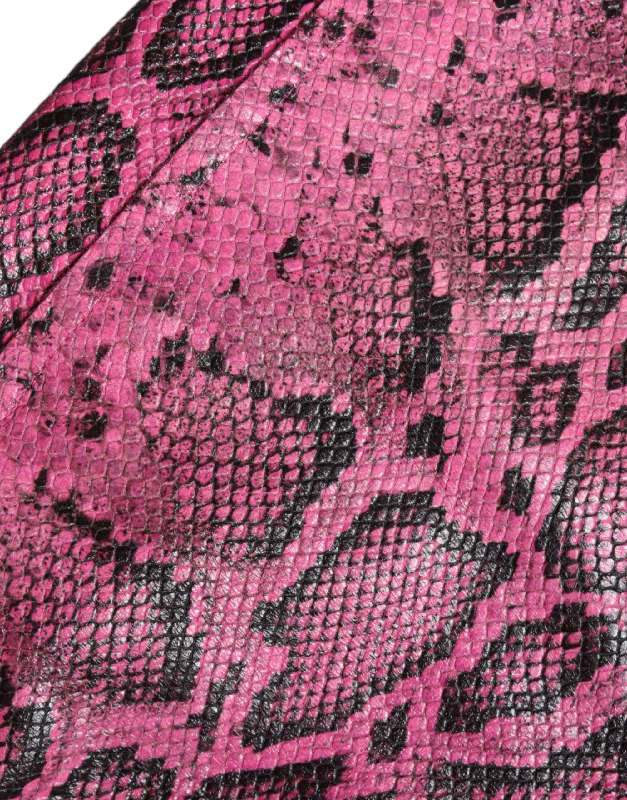 شورت قصير من الجلد الوردي من دولتشي آند غابانا بخصر مرتفع