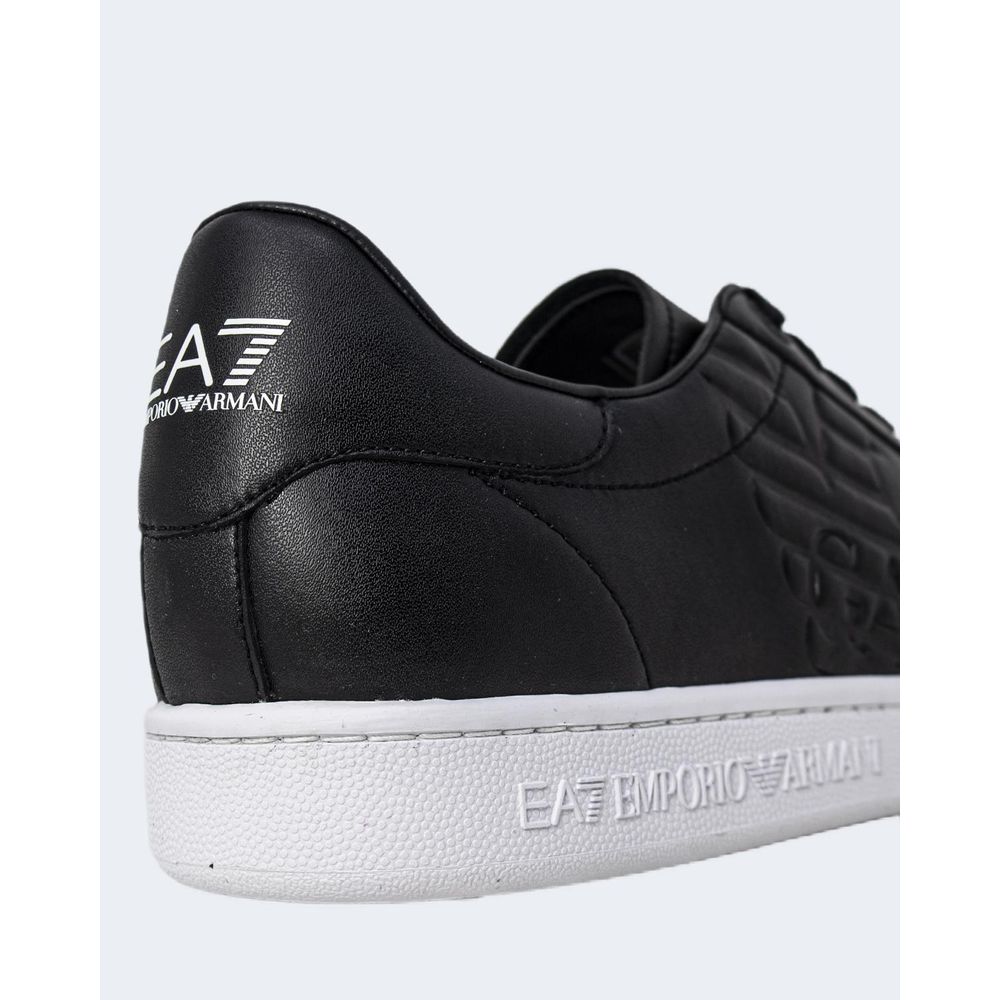 حذاء رياضي EA7 Emporio Armani باللونين الأسود والأبيض من البولي إيثيلين