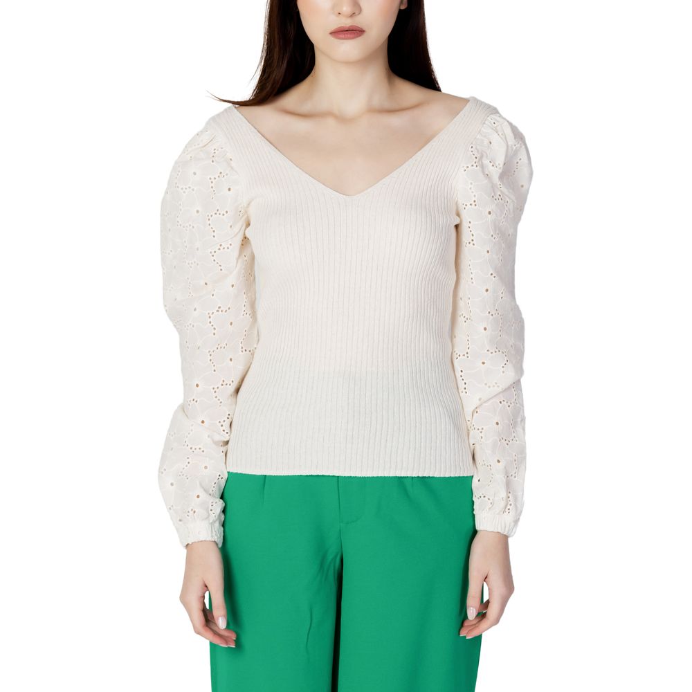 ملابس رياضية قطنية باللون البيج فقط