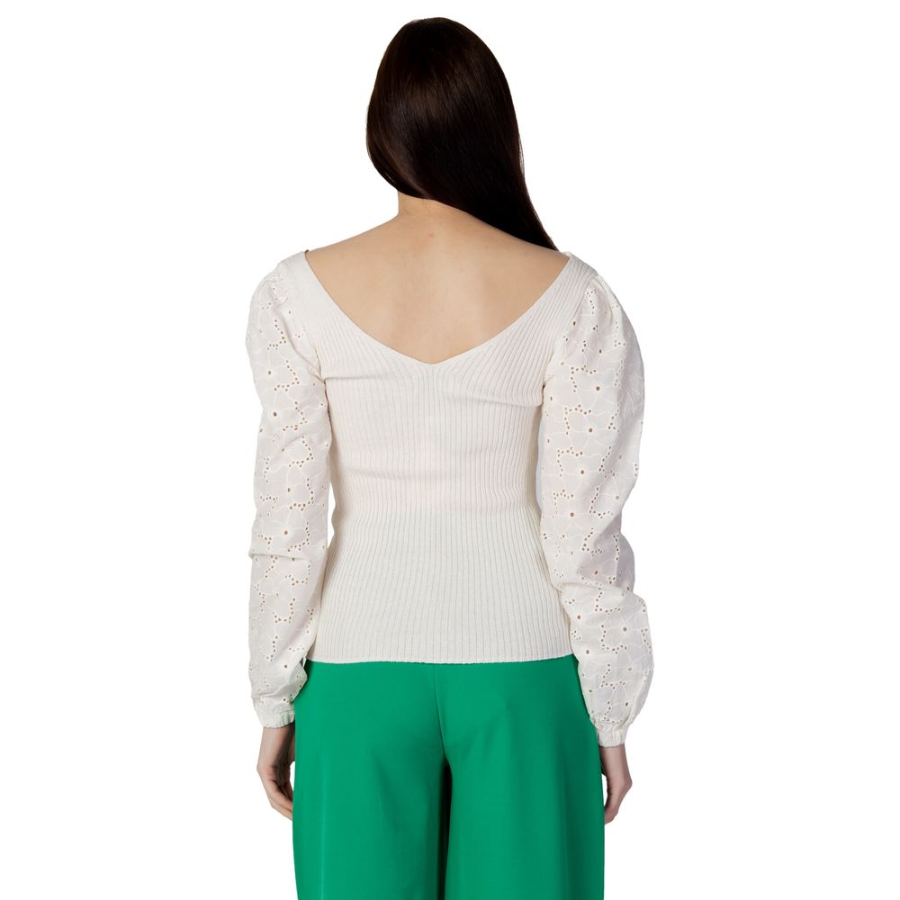 ملابس رياضية قطنية باللون البيج فقط