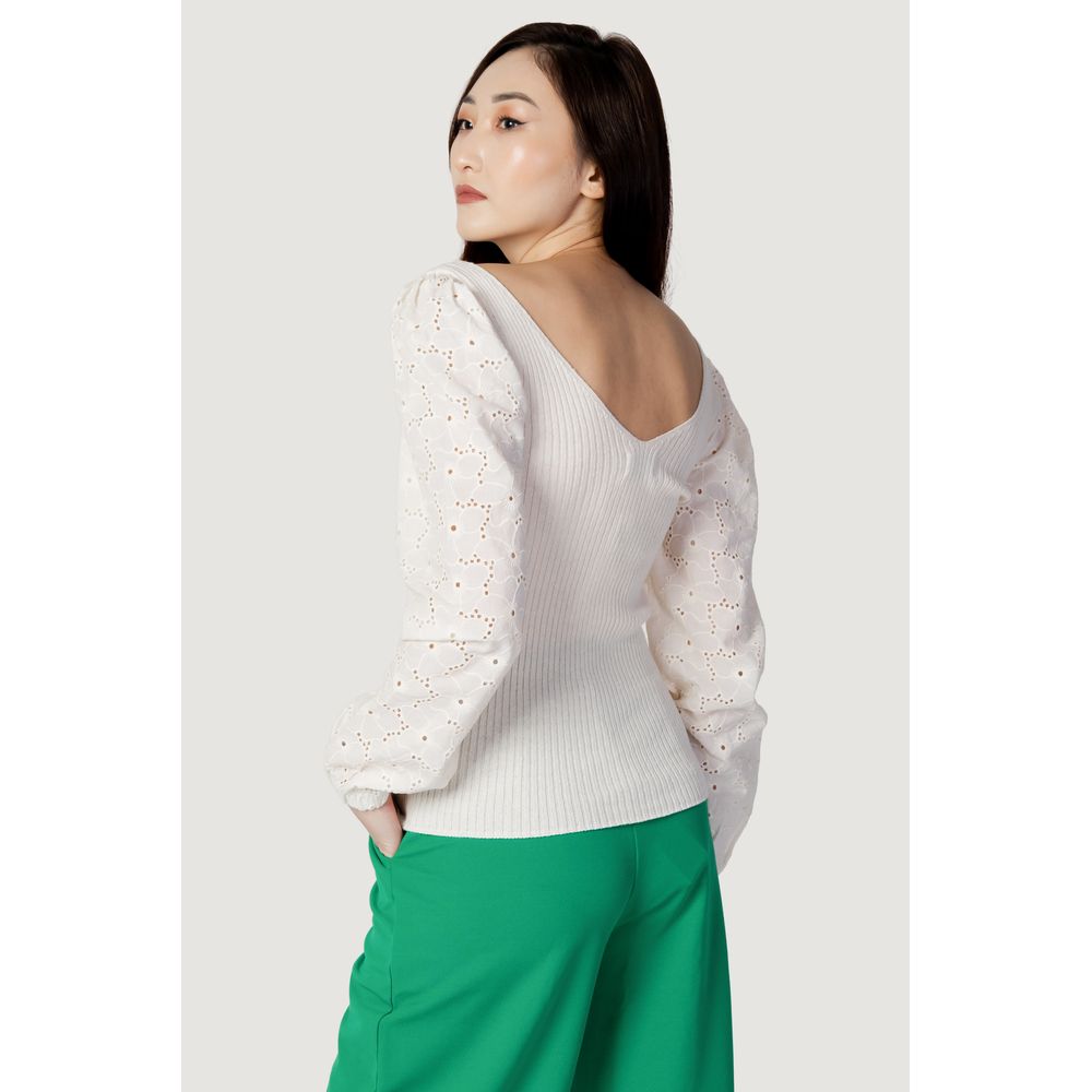 ملابس رياضية قطنية باللون البيج فقط