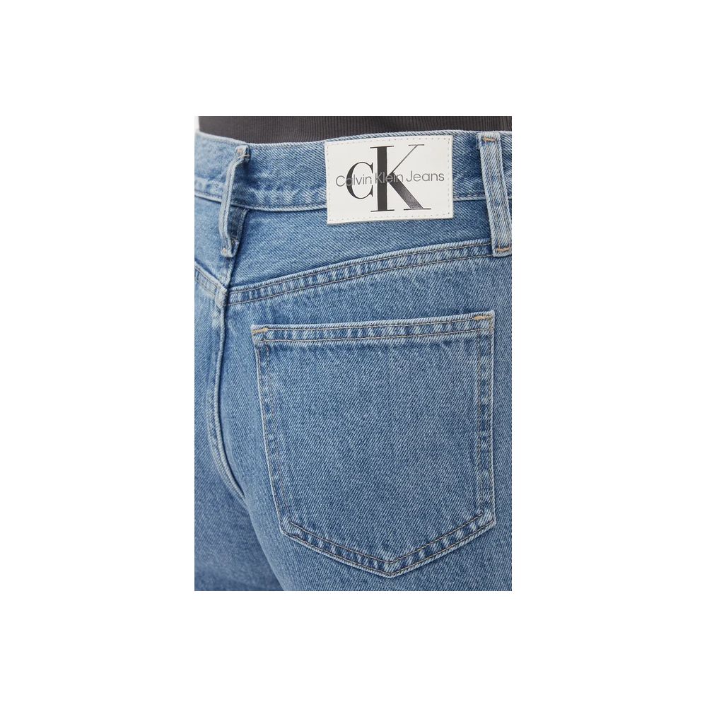 بنطلون جينز Calvin Klein Jeans أزرق فاتح من القطن بقصة مريحة