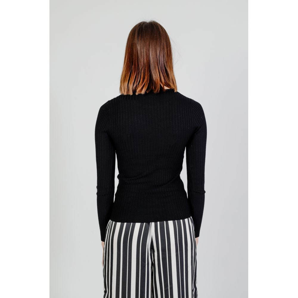 ملابس رياضية من الفيسكوز باللون الأسود فقط