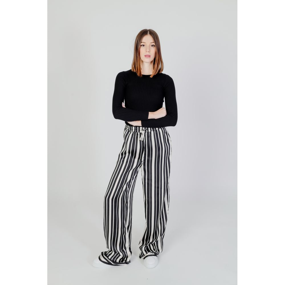 ملابس رياضية من الفيسكوز باللون الأسود فقط