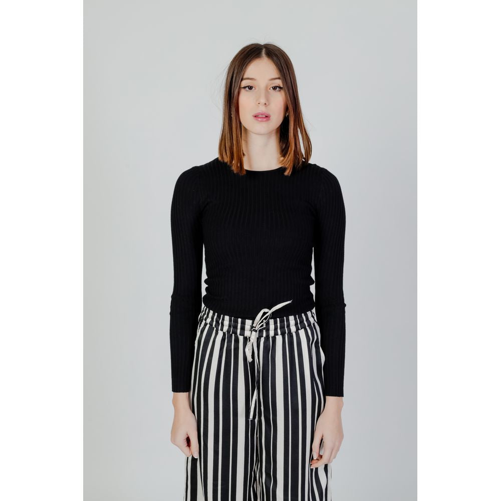 ملابس رياضية من الفيسكوز باللون الأسود فقط