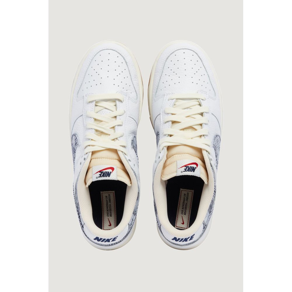 حذاء نايكي الرياضي الجلدي باللون الأزرق