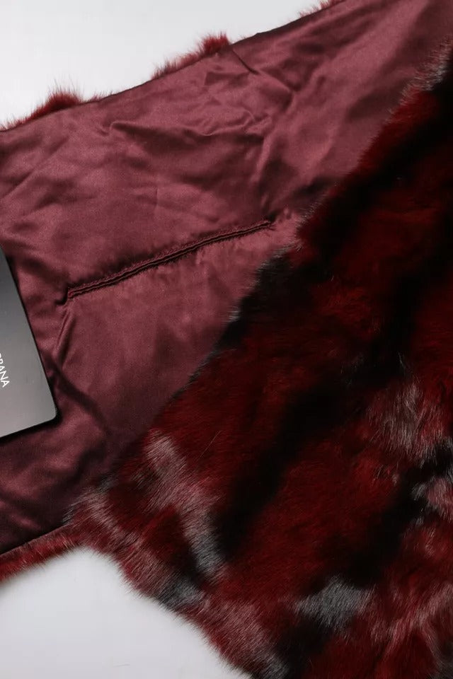 وشاح دولتشي آند غابانا الأسود والأحمر المخطط من الفرو مع رقبة ملفوفة