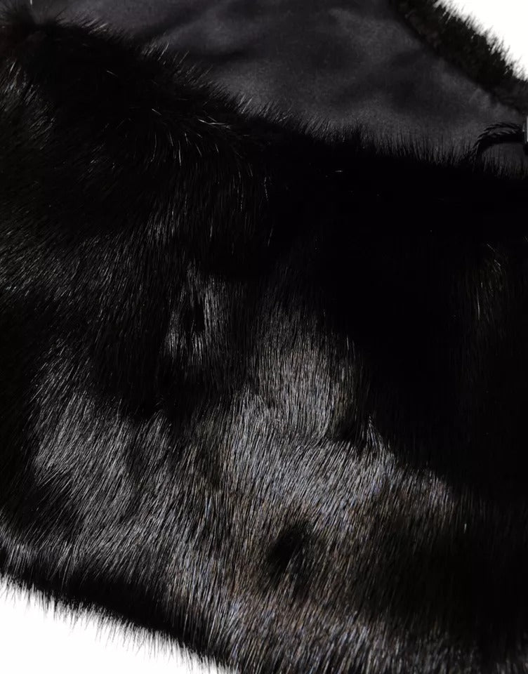 وشاح دولتشي آند غابانا الأسود المصنوع من الفرو مع غطاء للرقبة والياقة