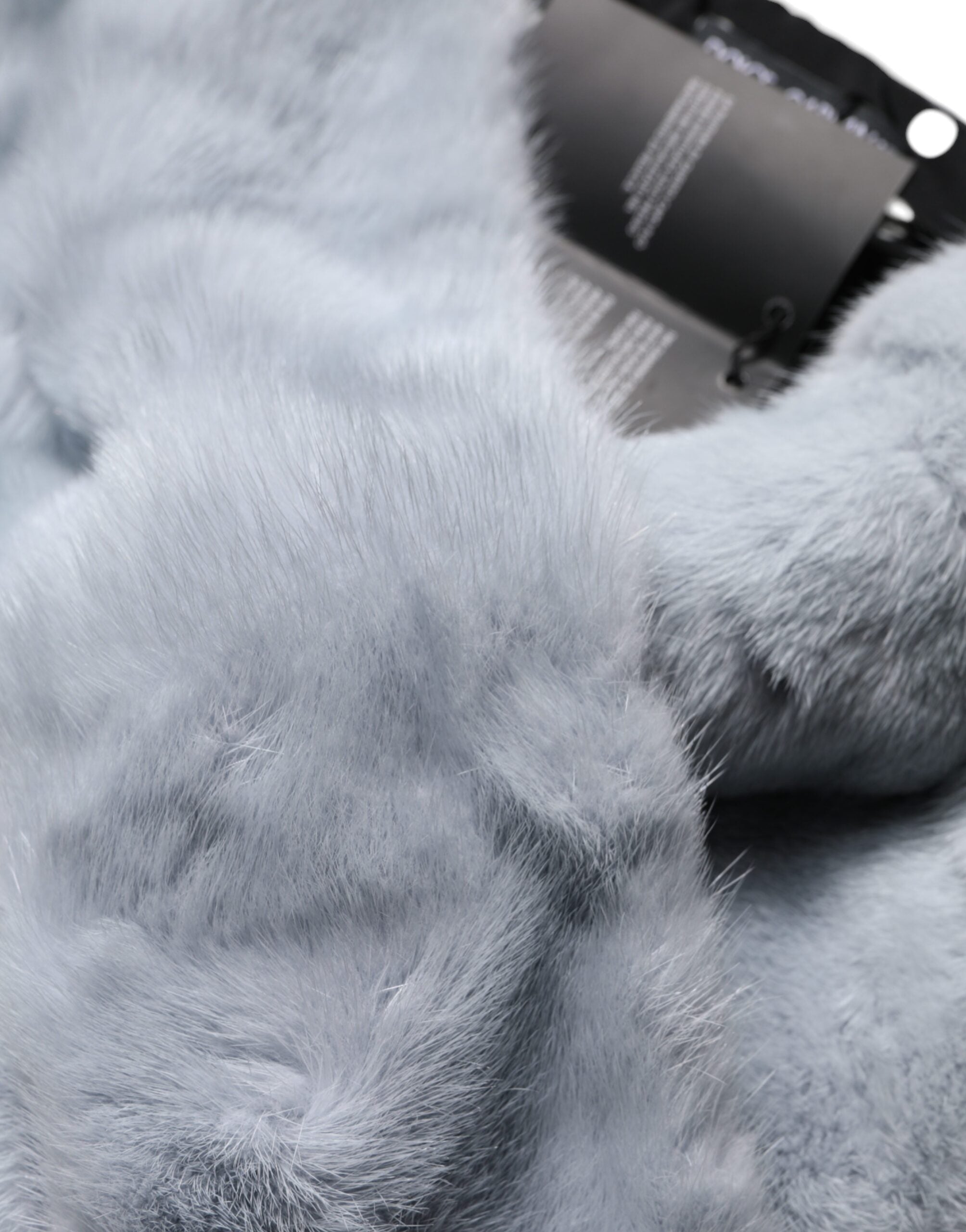 وشاح دافئ للرقبة من فرو المنك باللون الأزرق الفاتح من دولتشي آند غابانا