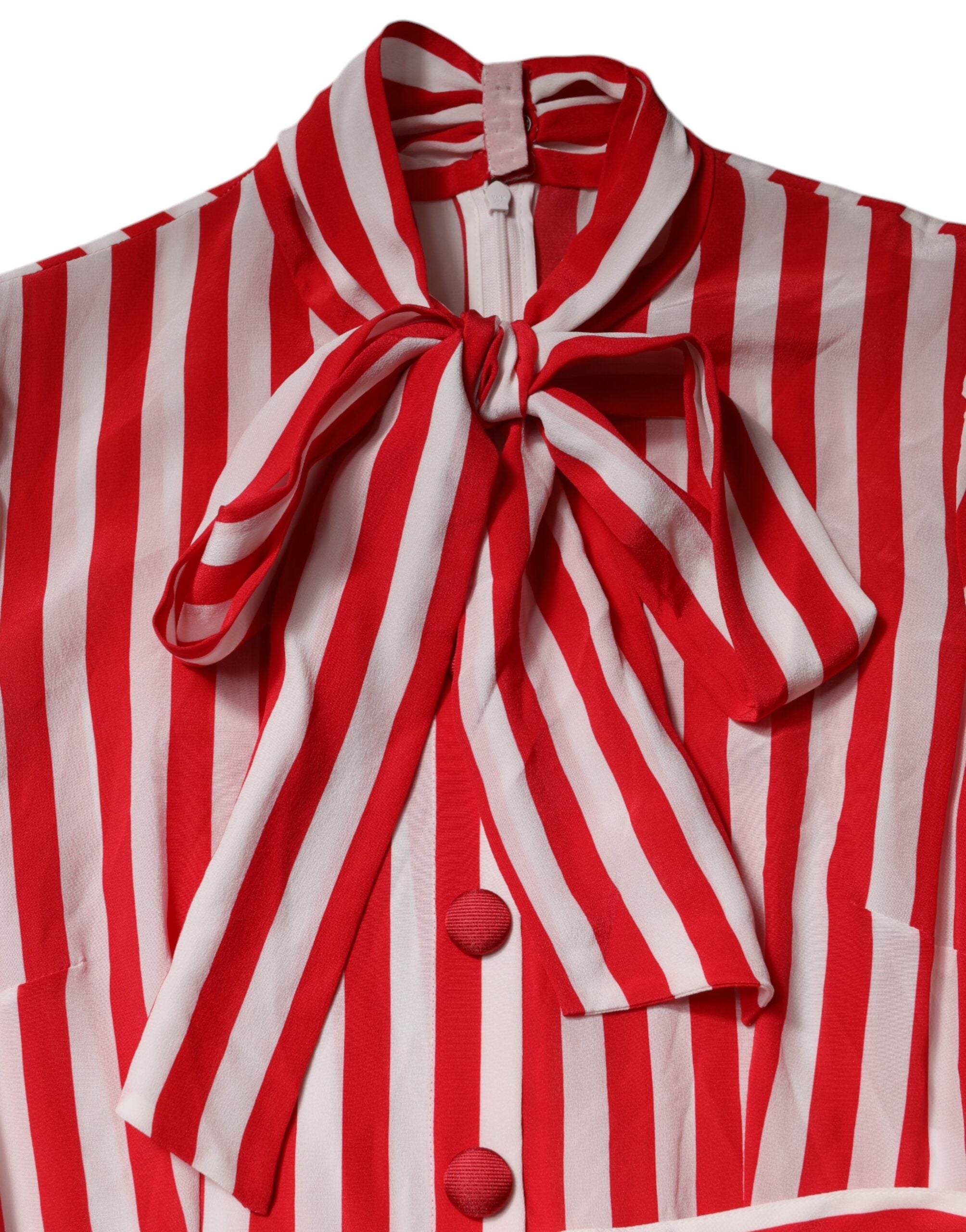 فستان دولتشي آند غابانا أبيض وأحمر مخطط بأكمام طويلة