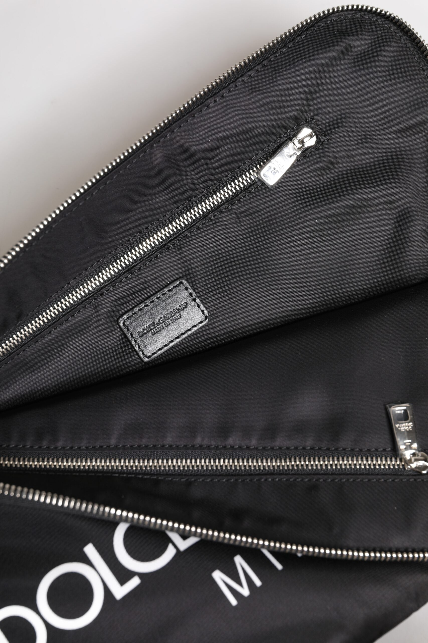 حقيبة كلاتش من النايلون بطبعة DG Milano باللون الأسود من Dolce & Gabbana