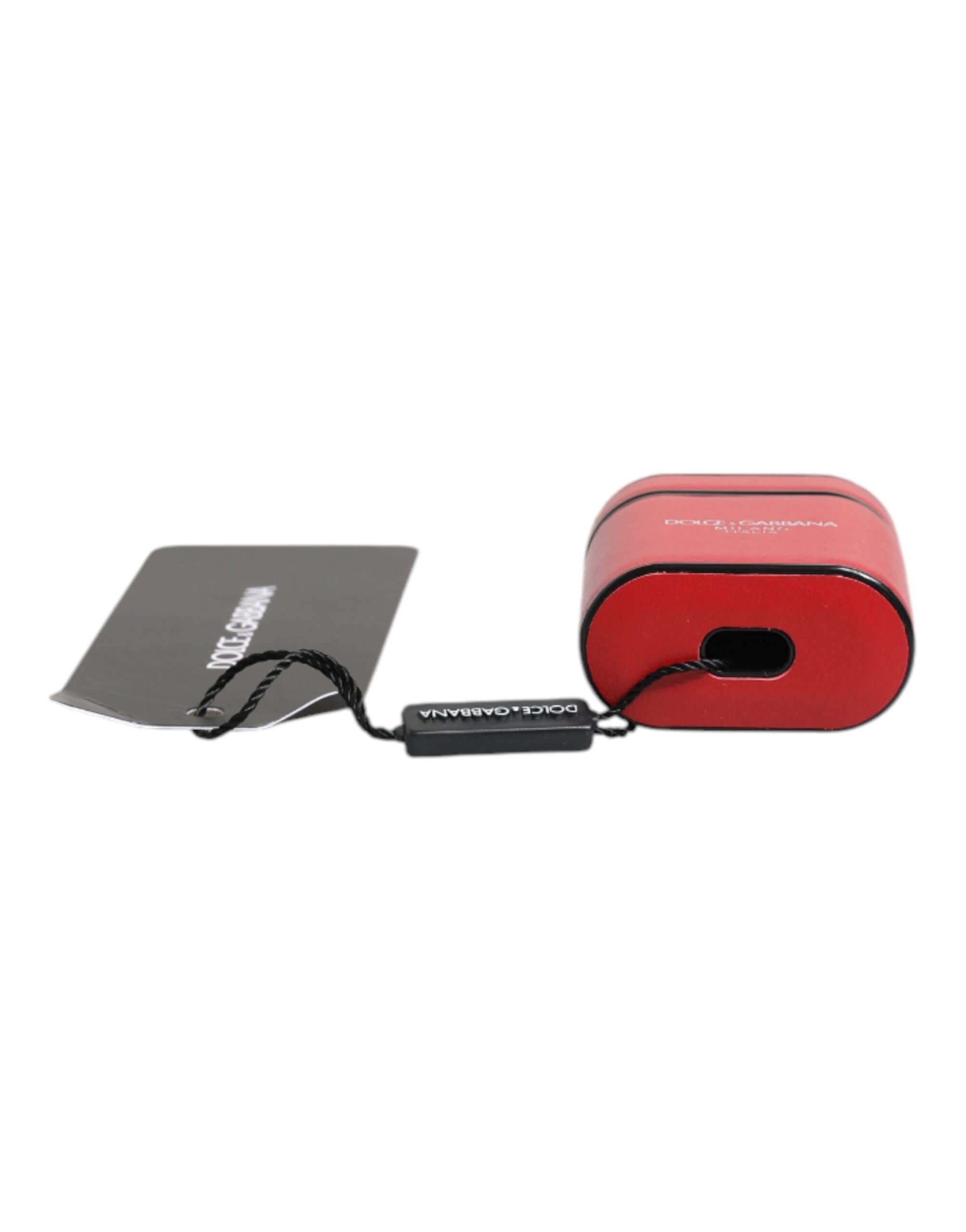 حافظة سماعات Airpods من دولتشي آند غابانا، مصنوعة من جلد العجل الأحمر، بطبعة شعار دولتشي آند غابانا