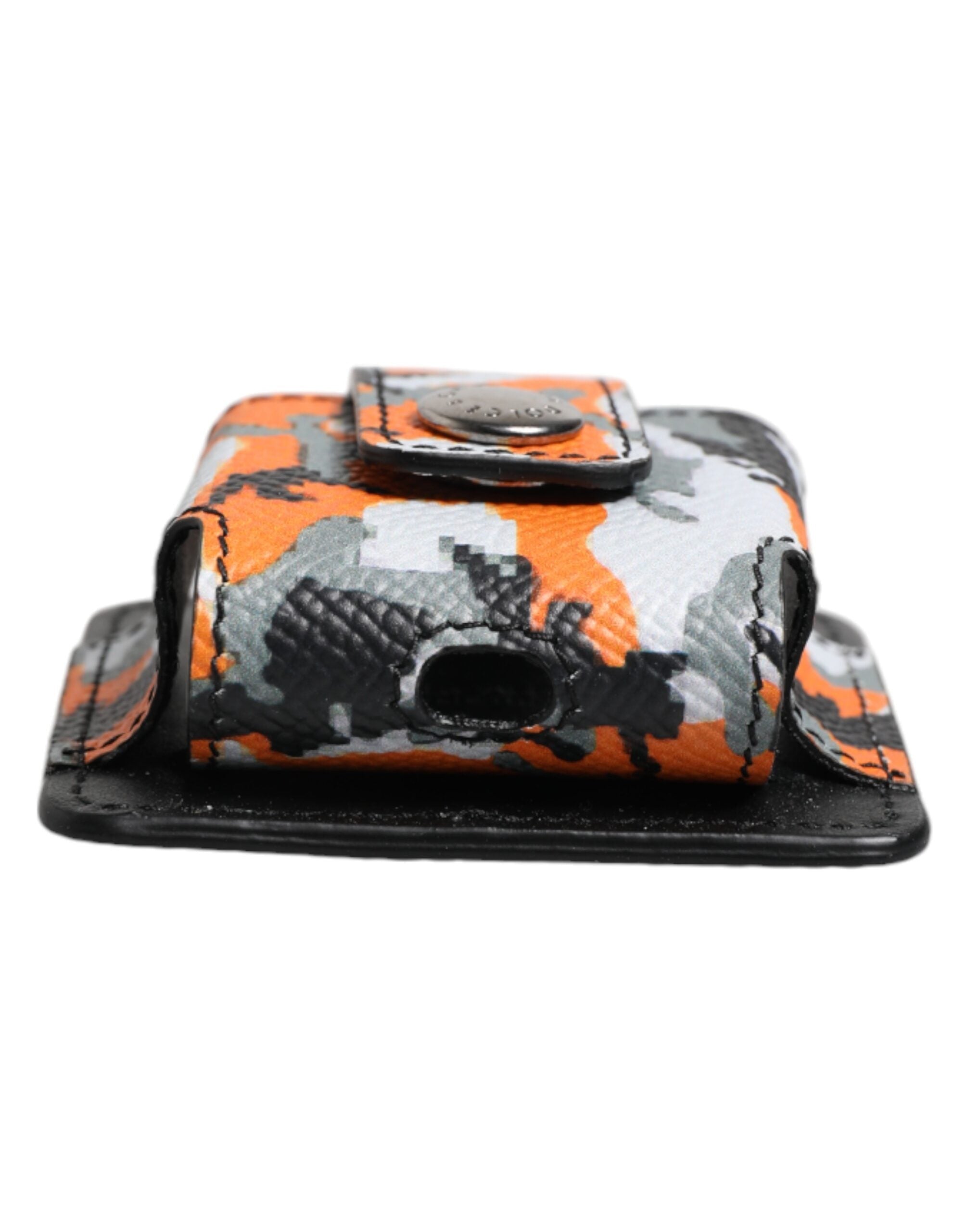 حافظة سماعات Airpods من الجلد متعدد الألوان بتصميم مموه من دولتشي آند غابانا