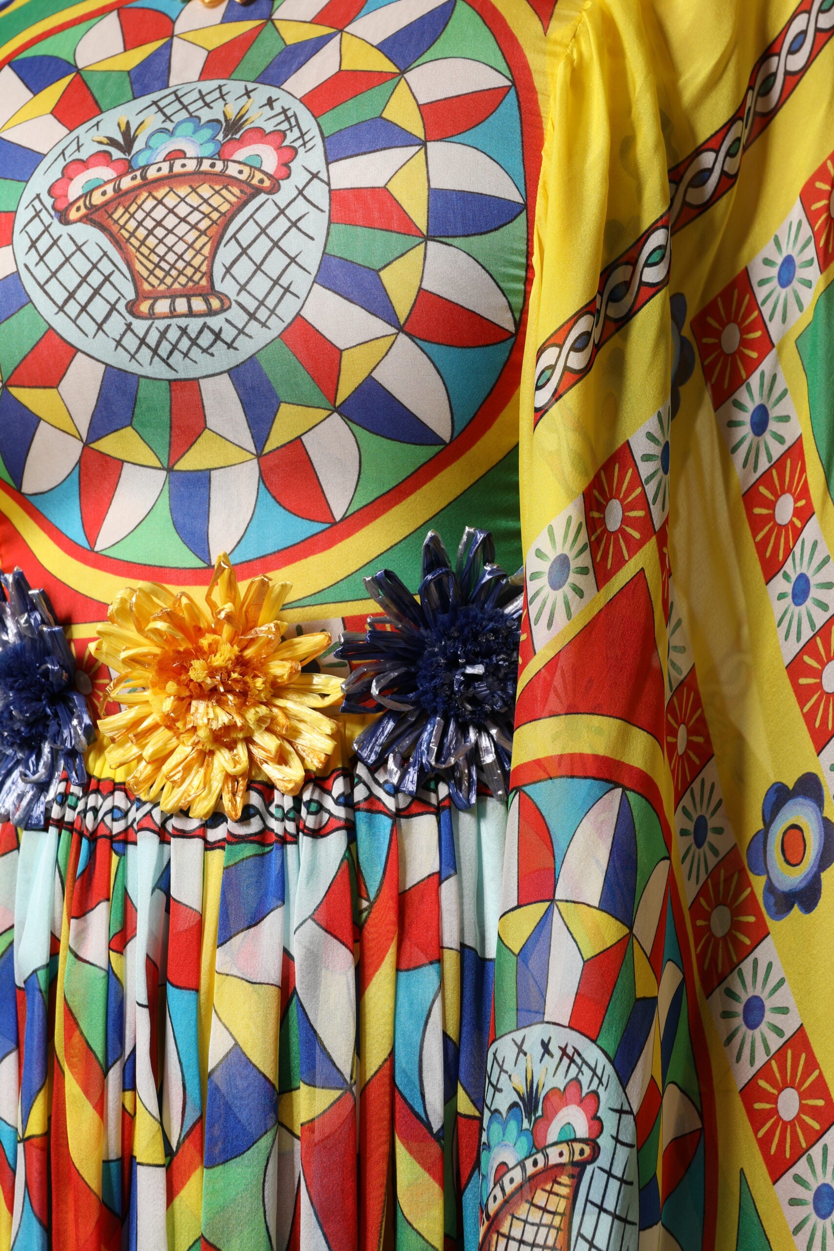 فستان قفطان متعدد الألوان بطبعة كاريتو من دولتشي آند غابانا