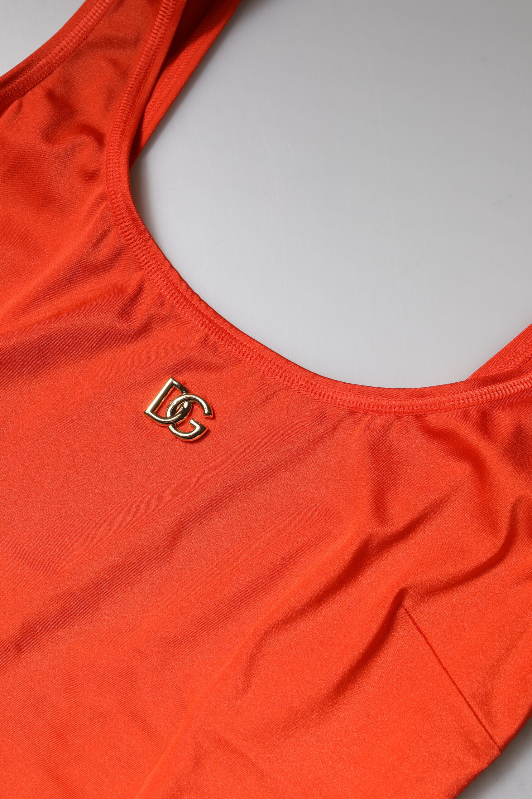 فستان دولتشي آند غابانا البرتقالي بدون أكمام بتصميم ضيق