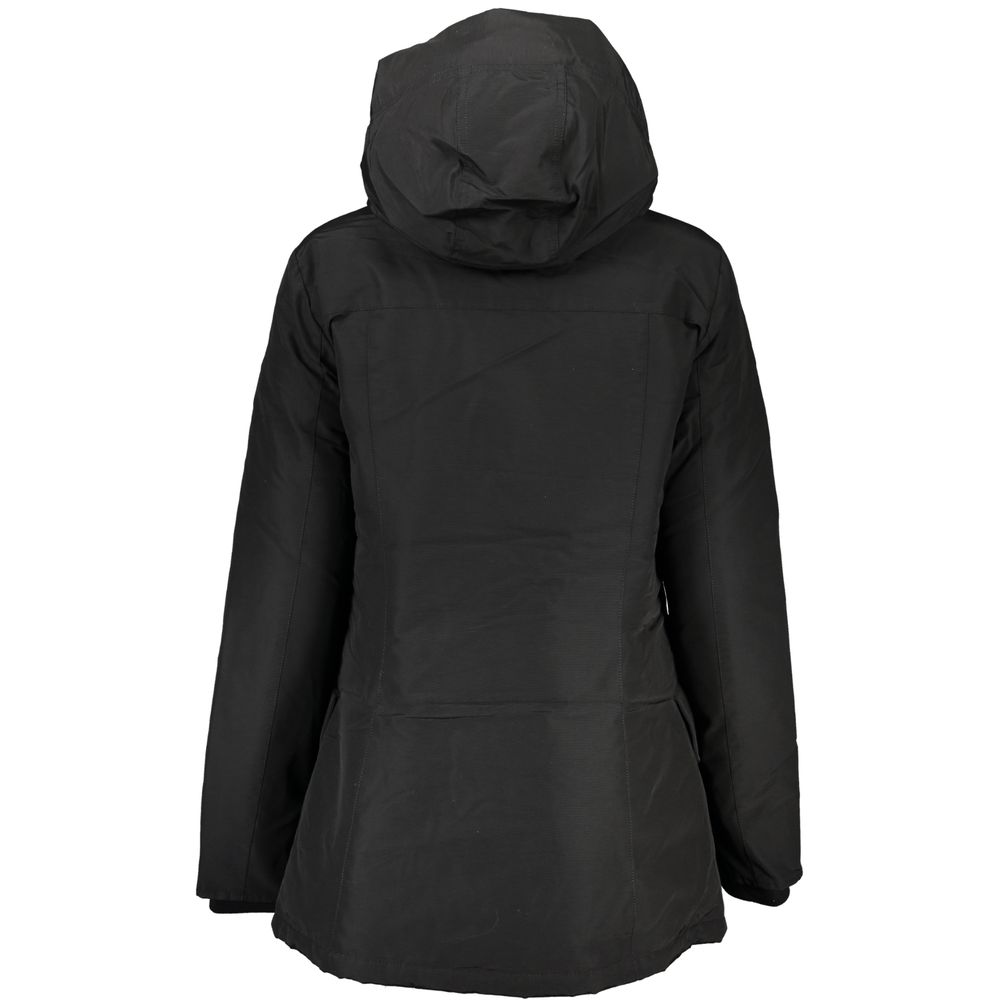 جاكيتات ومعاطف قطنية سوداء من Woolrich