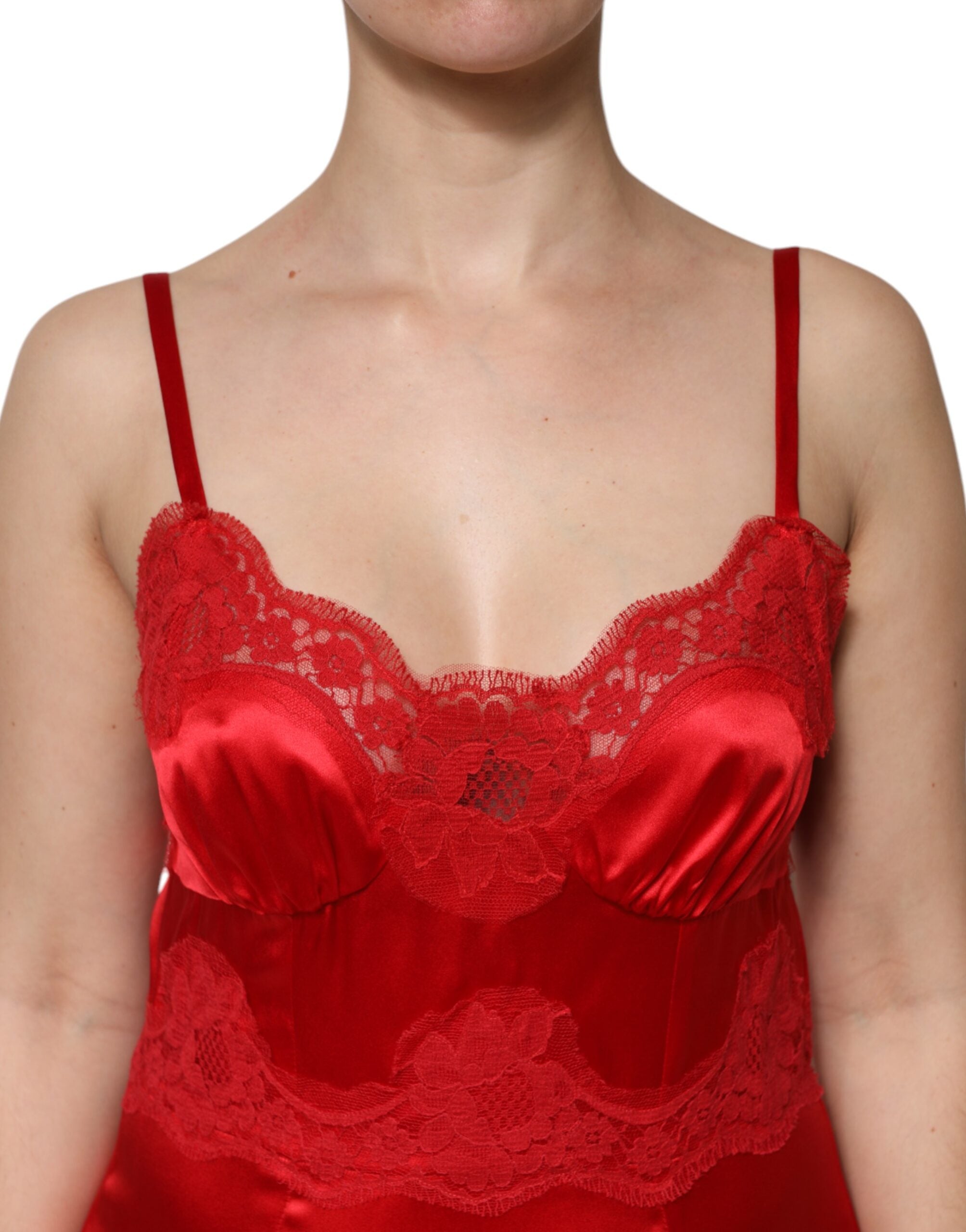 فستان دولتشي آند غابانا ماكسي طويل بدون أكمام من الحرير الأحمر