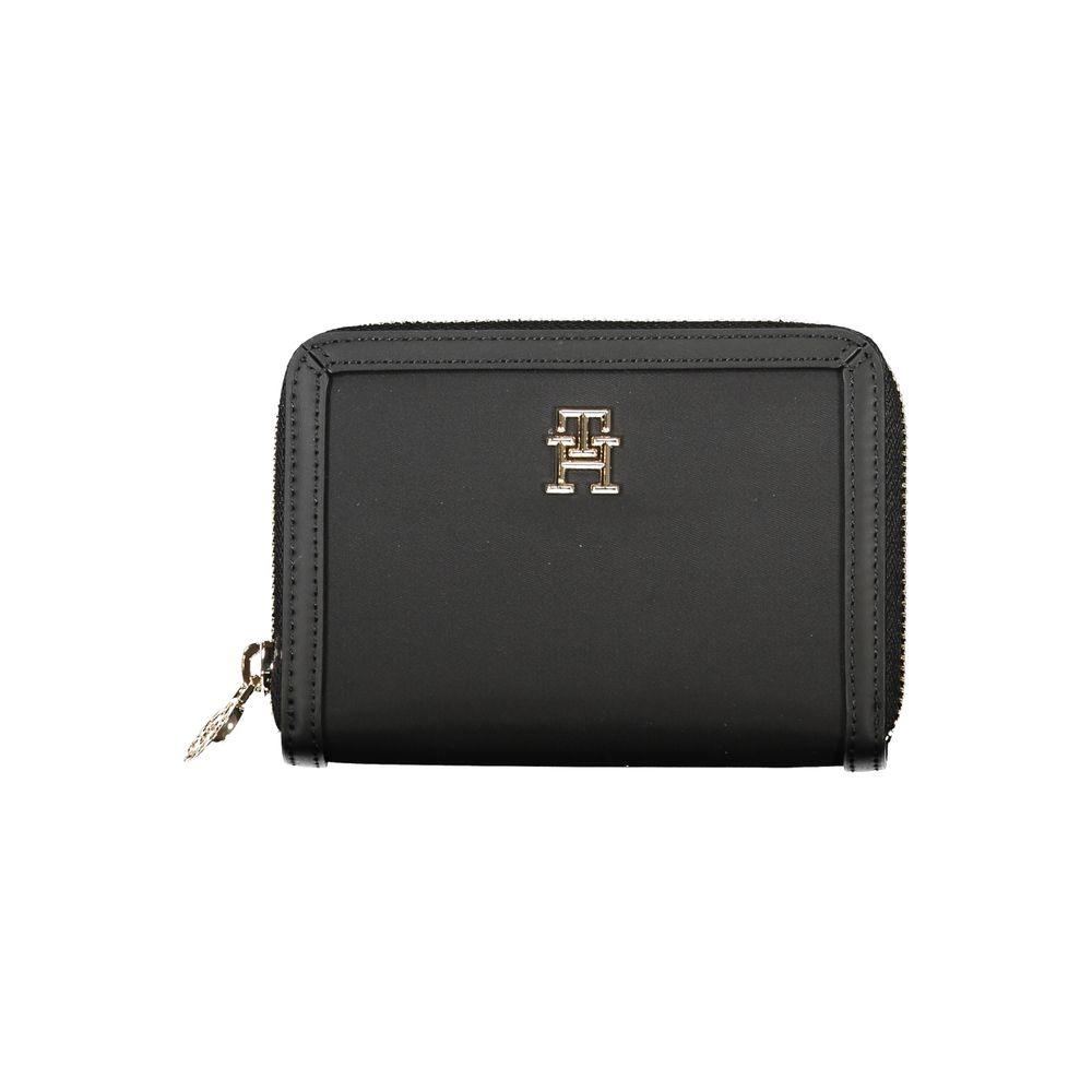 Tommy Hilfiger Elegant Zip Wallet with Ample Storage - Luxe Marca