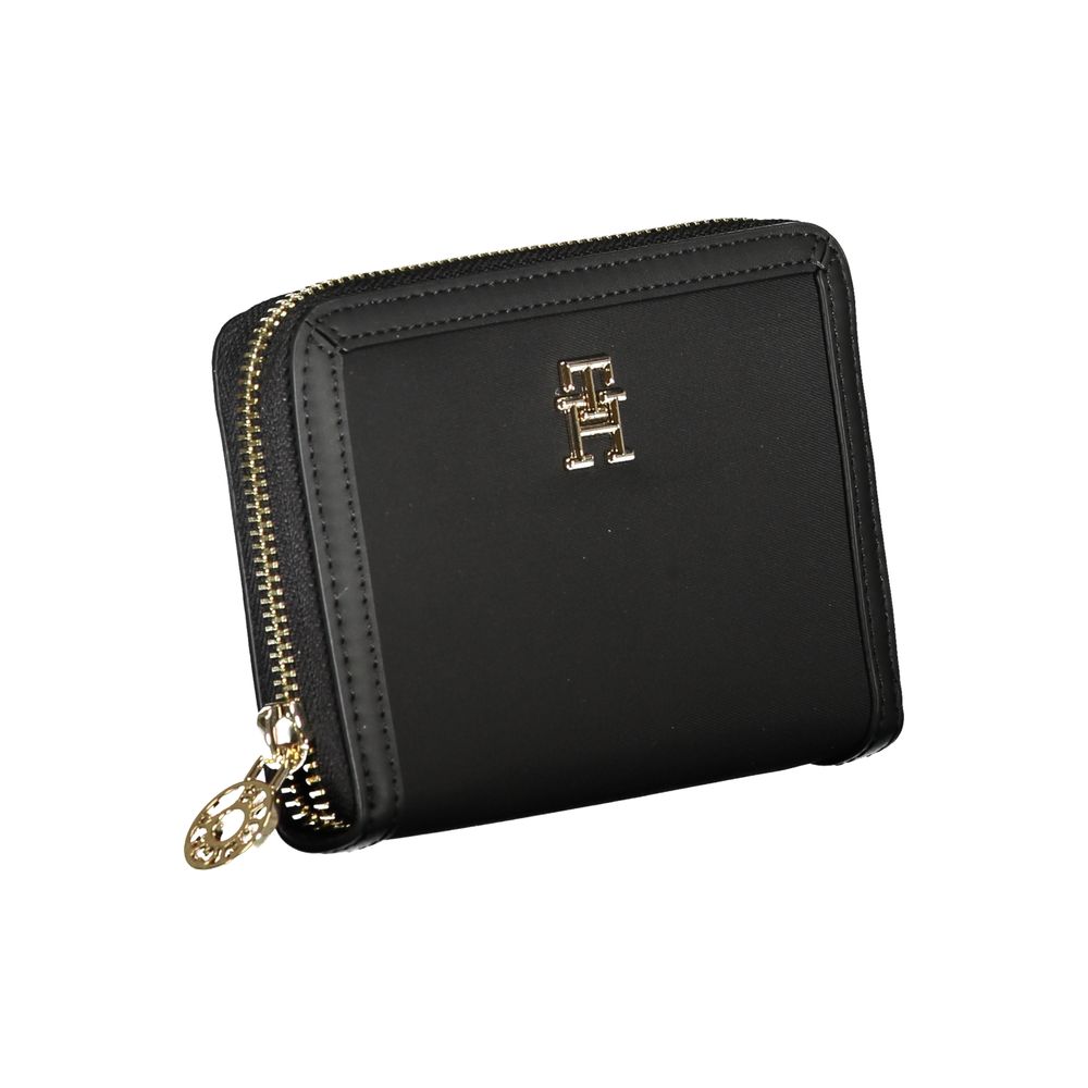 Tommy Hilfiger Elegant Zip Wallet with Ample Storage - Luxe Marca