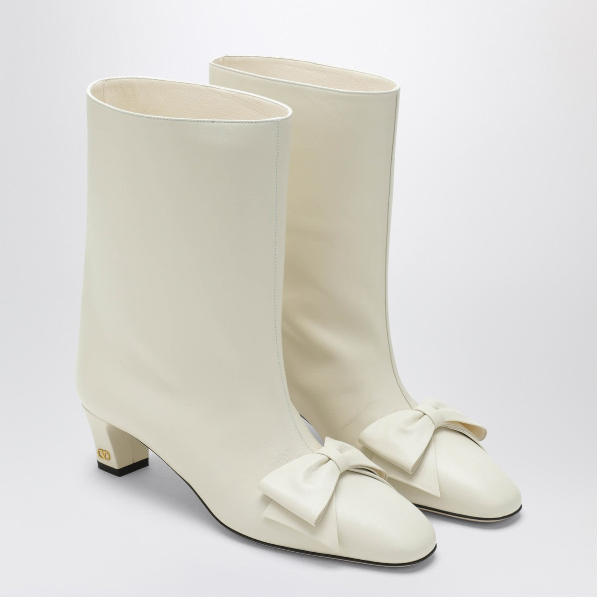 Valentino Garavani Valentino Garavani Ivory Bowow ankle boots