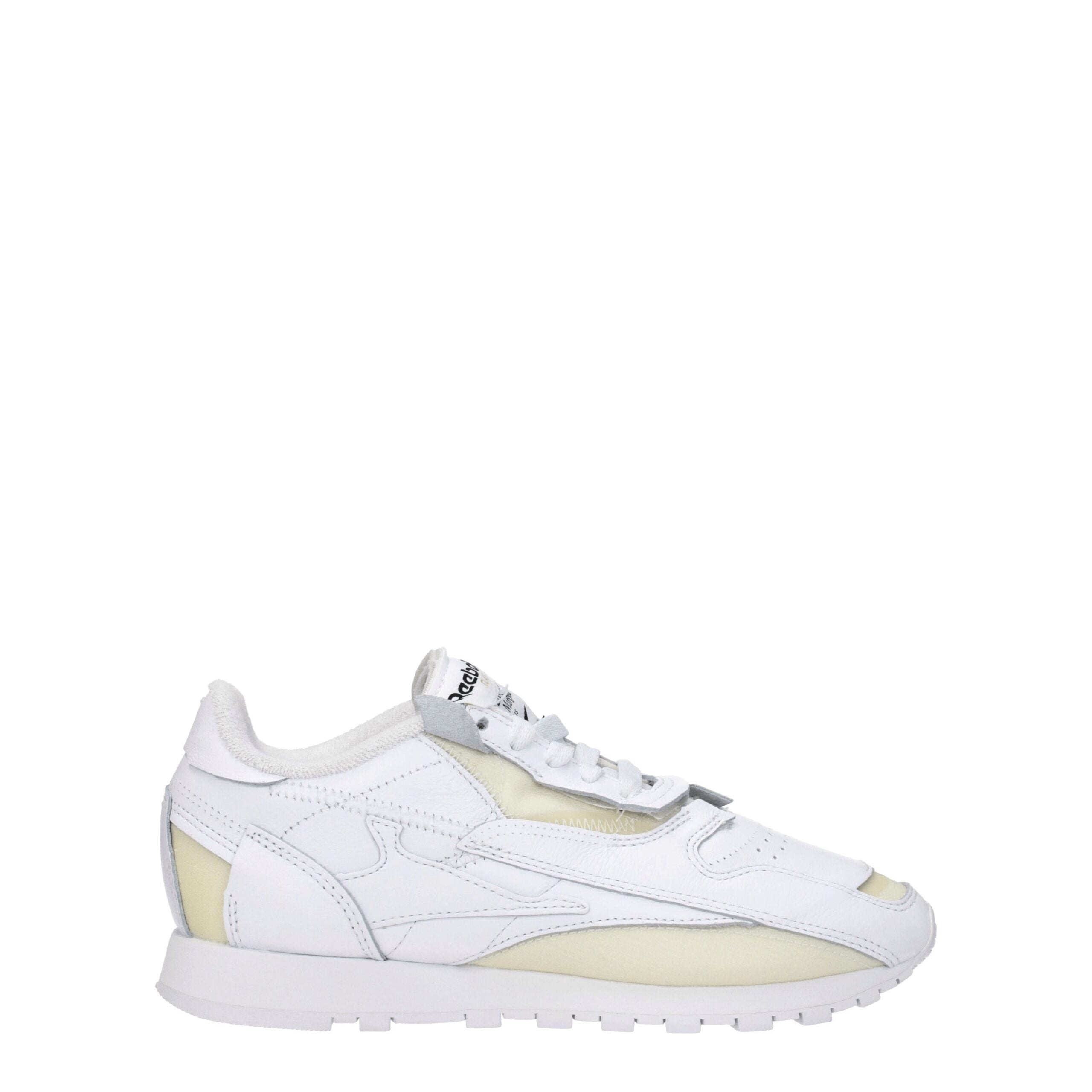 حذاء رياضي من الجلد باللون الأبيض من Maison Margiela