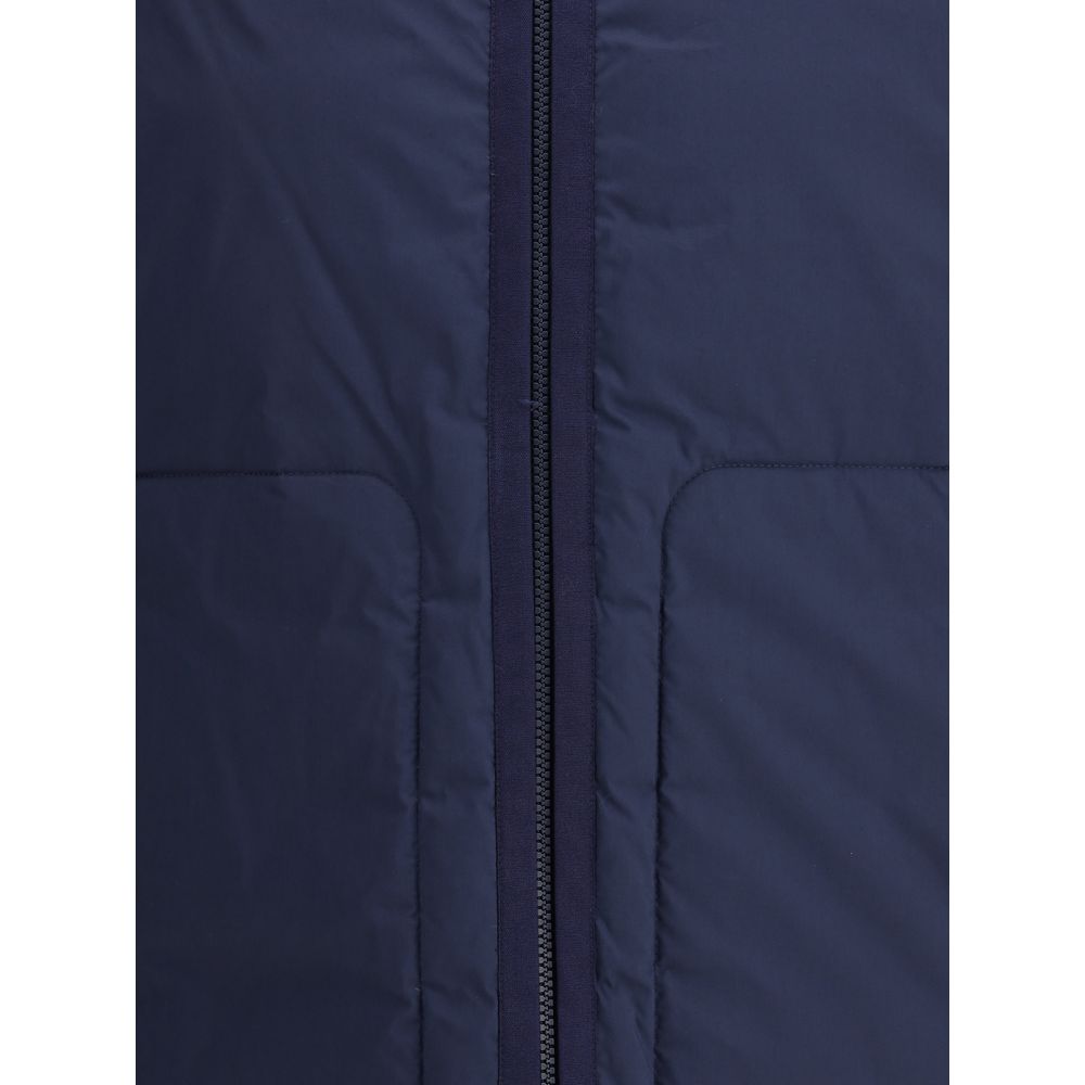 سترة كاراكارا قصيرة من Moncler x Donald Glover من إنتاج شركة Moncler x Gilga Farm من إنتاج Donald Glover