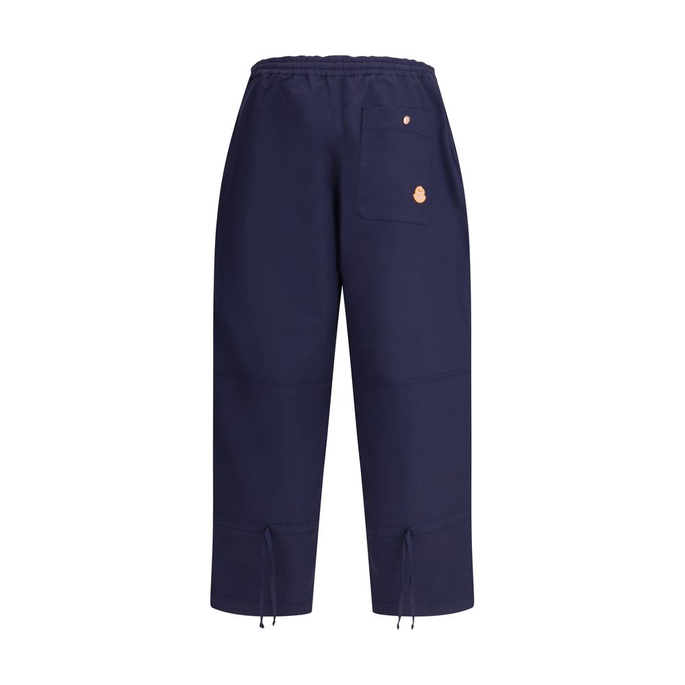 بنطلون من قماش الجبردين القطني من مجموعة Moncler x Donald Glover من مجموعة Gilga Farm من Donald Glover