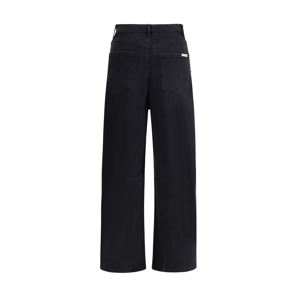 بنطال جينز بقصة برميلية مع صورة ذاتية